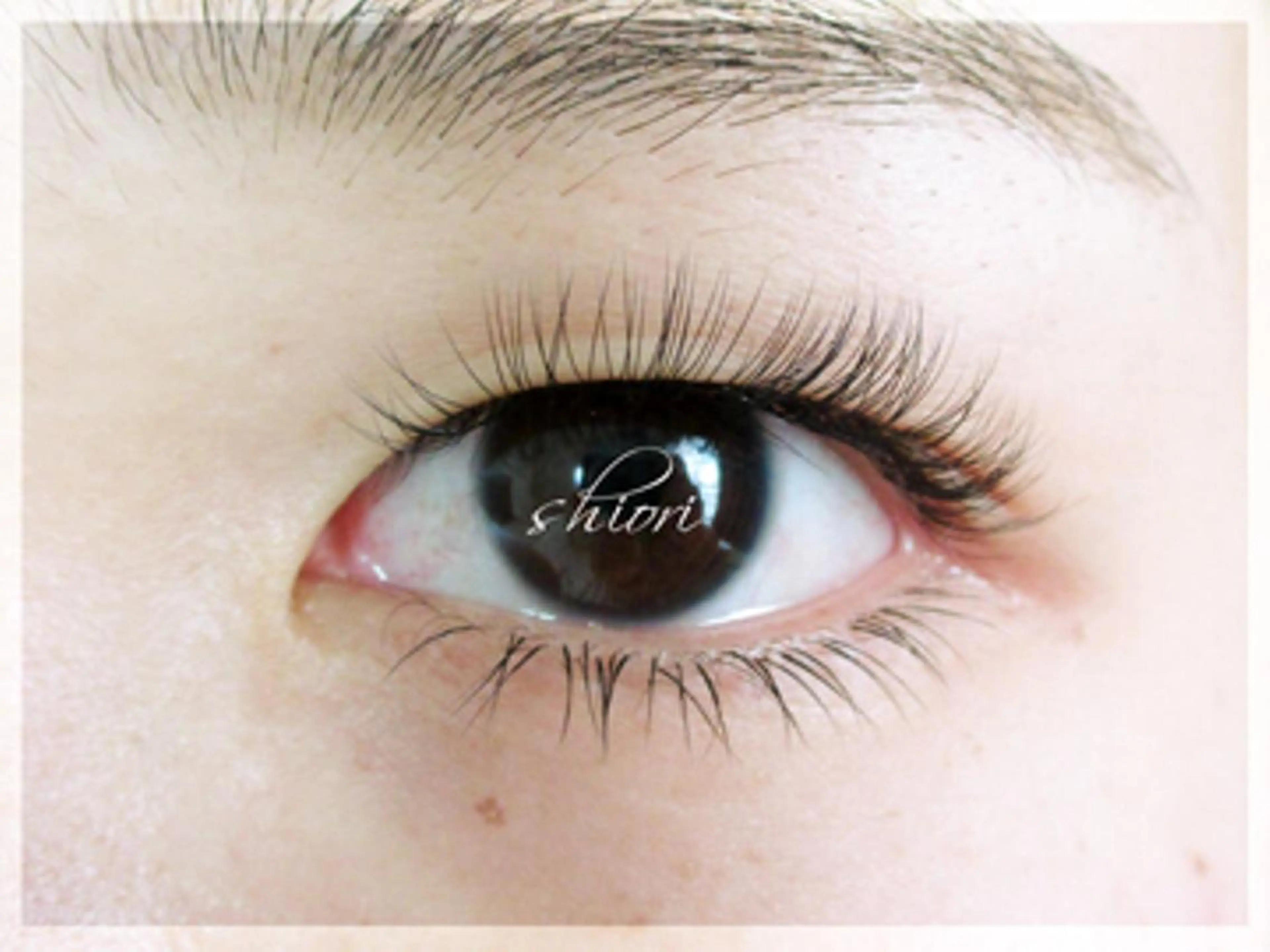 〈初回オフ無料〉一重さんのためのボリュームラッシュ80本の写真