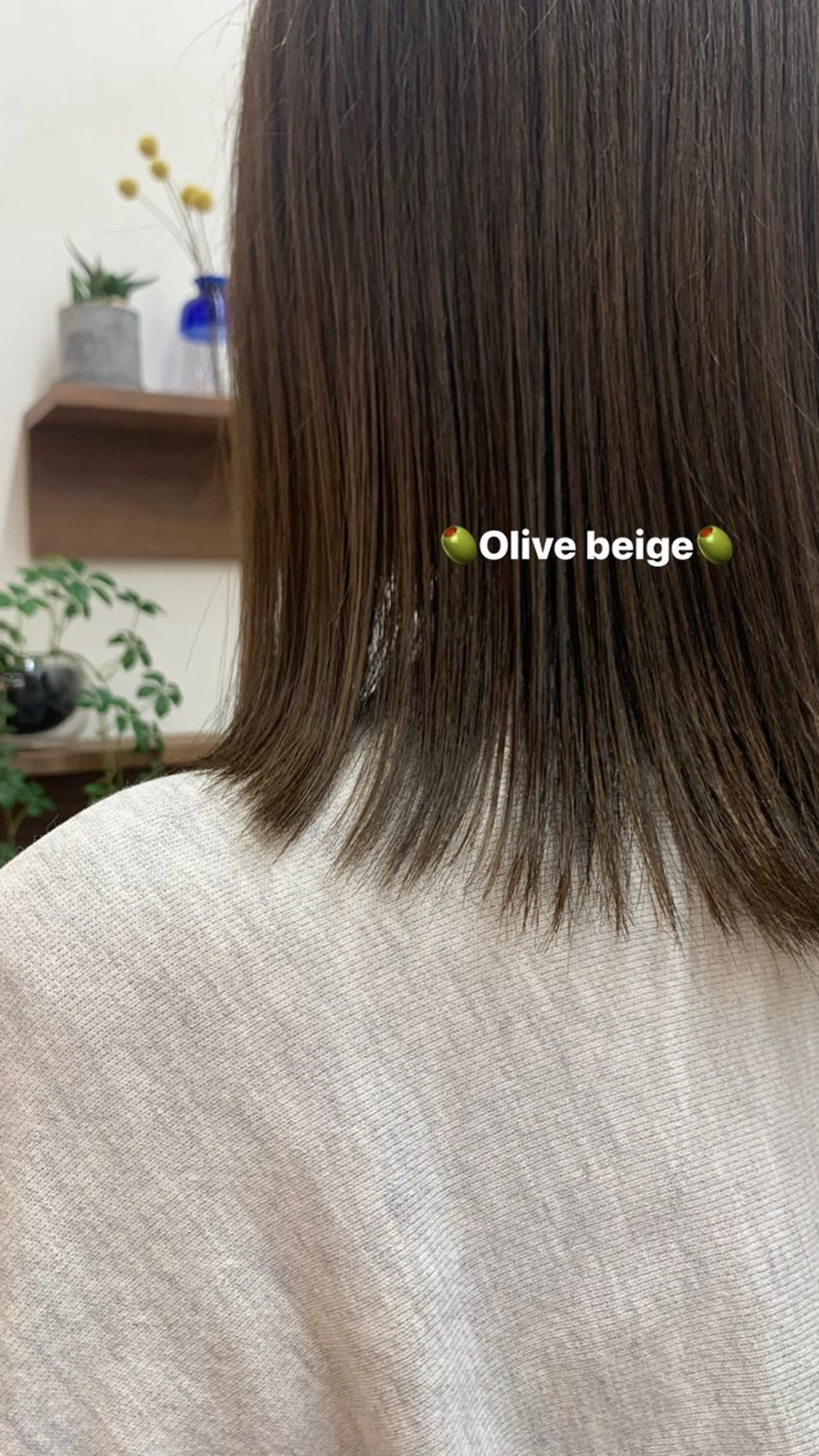 ミディアム カラー ベージュカラー オリーブベージュ cupra所属・カワクボ ソラのヘアスタイル