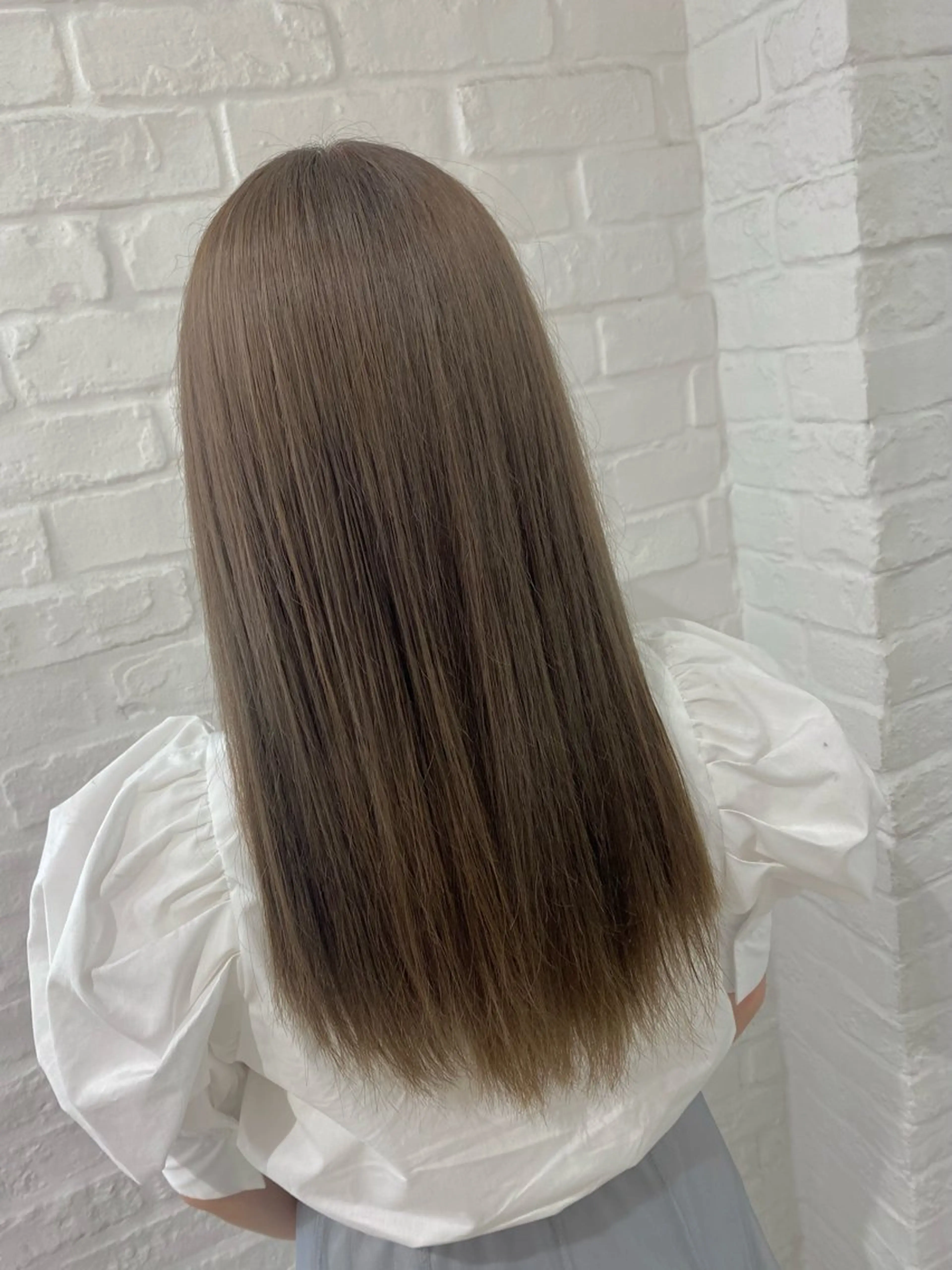 カラー ヘアカラー Ida Akaneのヘアスタイル