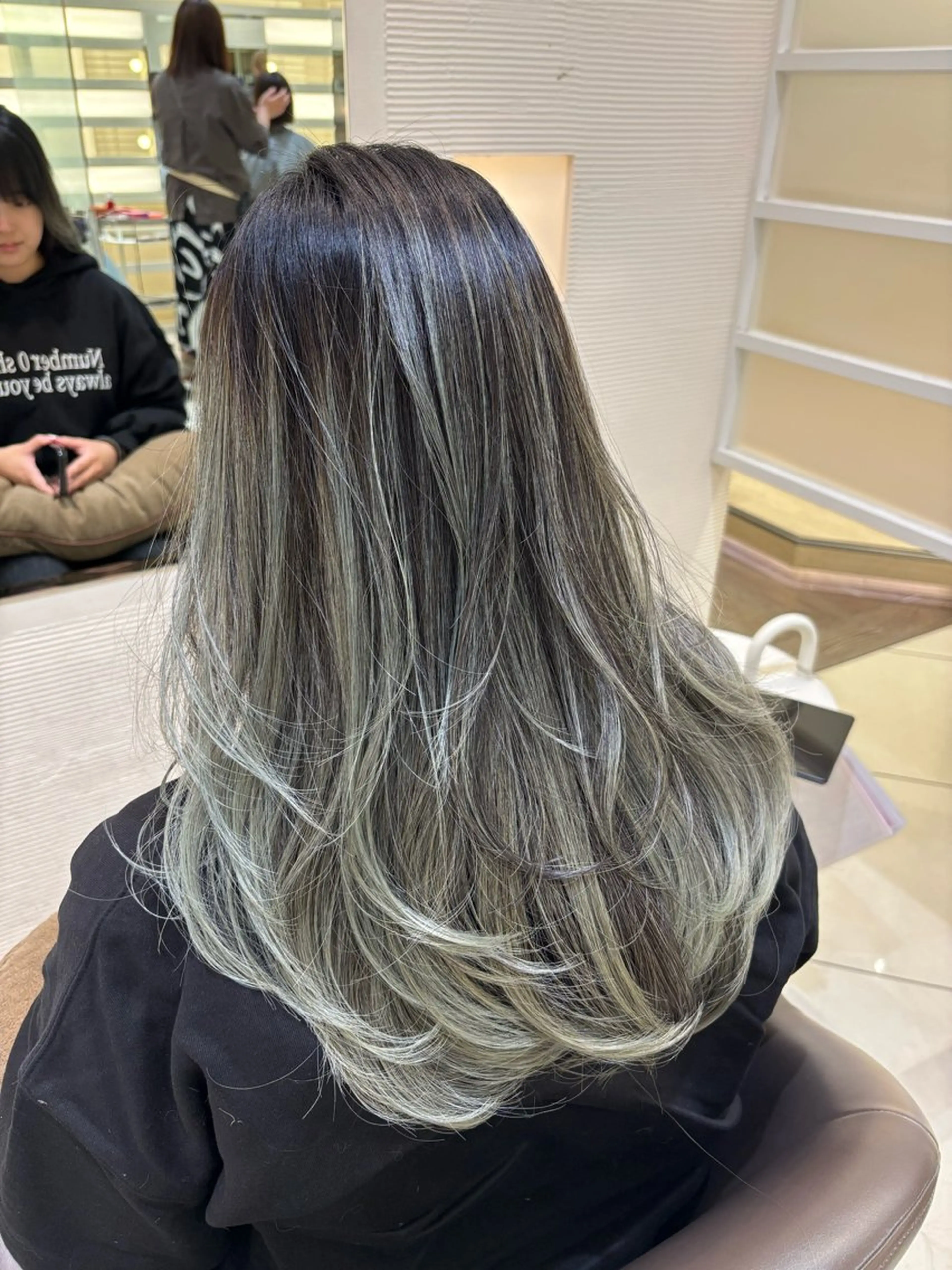 ロング カット トリートメント 韓国レイヤー🪽 耳ツボジュエリーのヘアスタイル