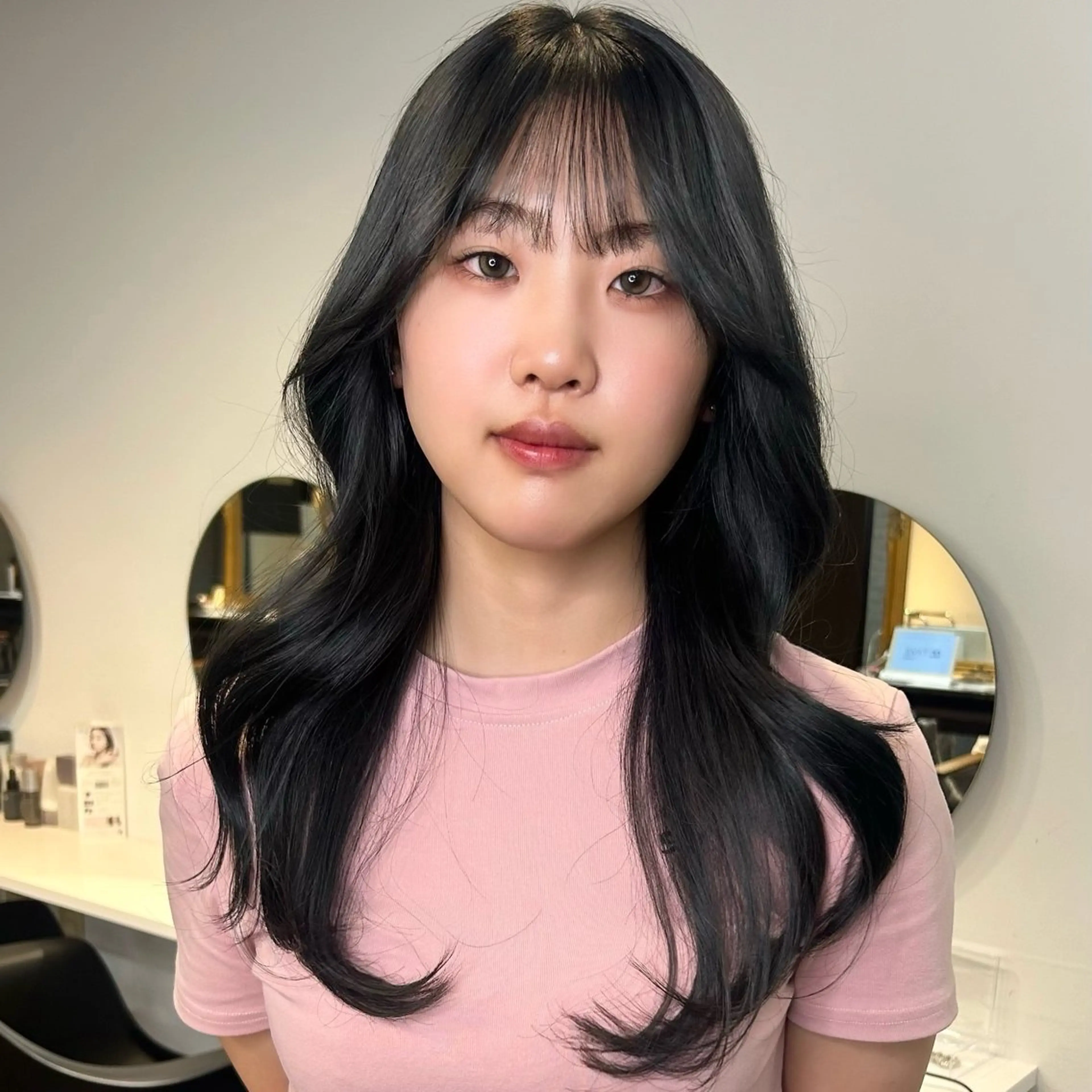 ロング カラー ヘアアレンジ 黒髪 ブリーチ ブルーカラー ブルーブラック ブルーグレー 韓国ヘア×髪質 改善🇰🇷シオリのヘアスタイル