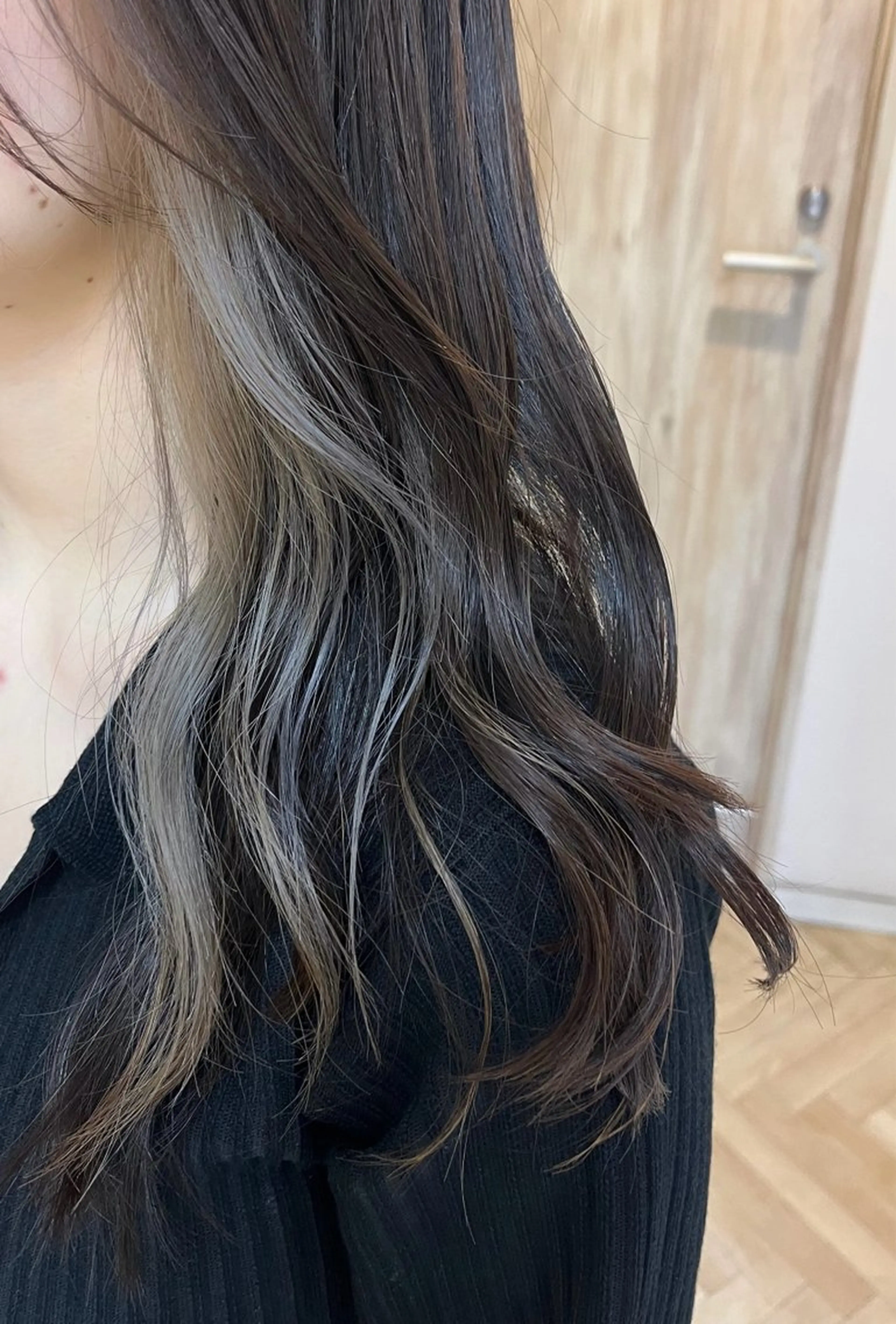 セミロング カラー ベージュカラー ブリーチ イヤリングカラー ホワイトベージュ 透明感カラー/ 髪質改善/ストレートのヘアスタイル