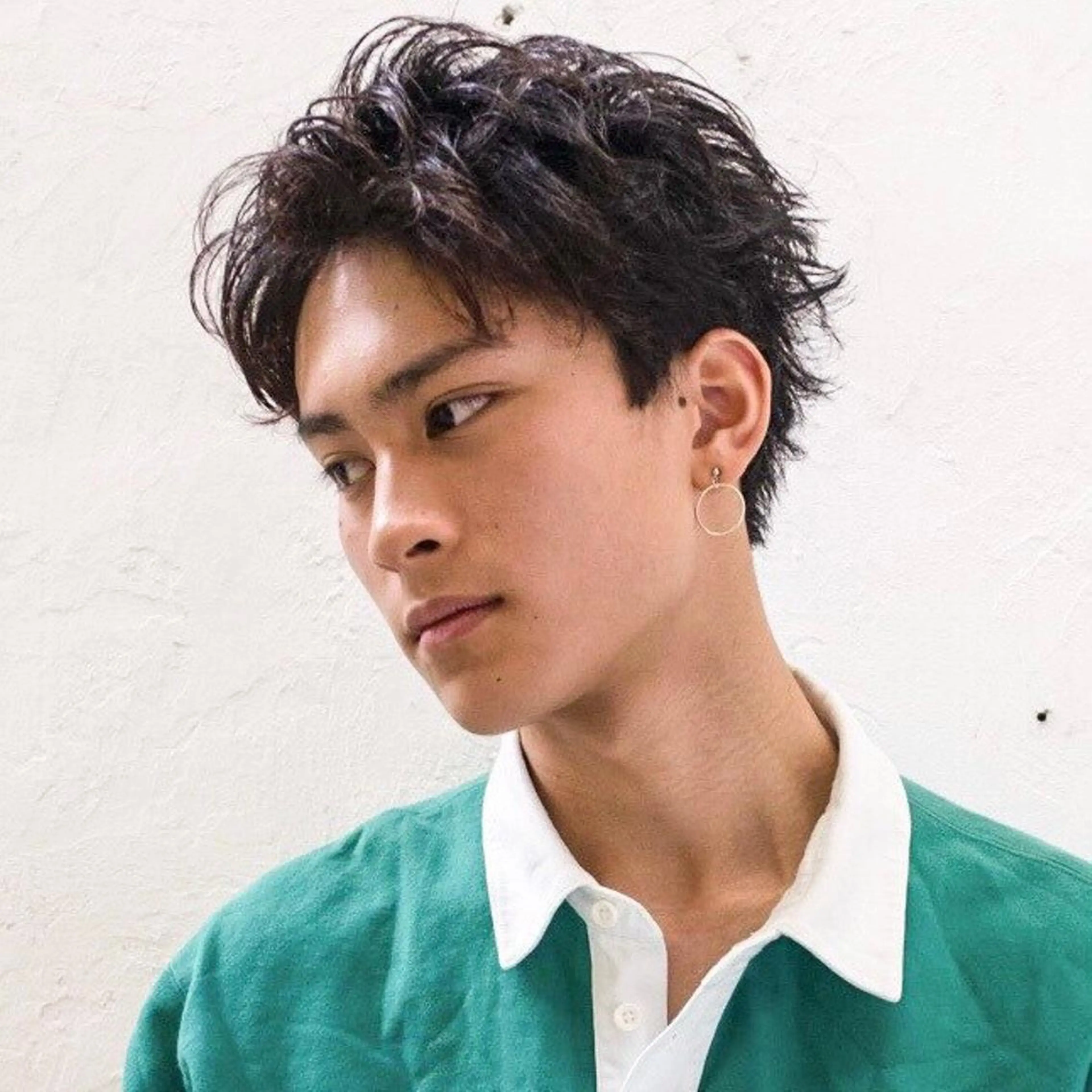 ショート カラー パーマ メンズ メンズバレイヤージュ メンズブリーチ センターパート フェードカット メンズハイライト yiye 青山所属・無料カットモデル募集 🌱ひょうがのヘアスタイル