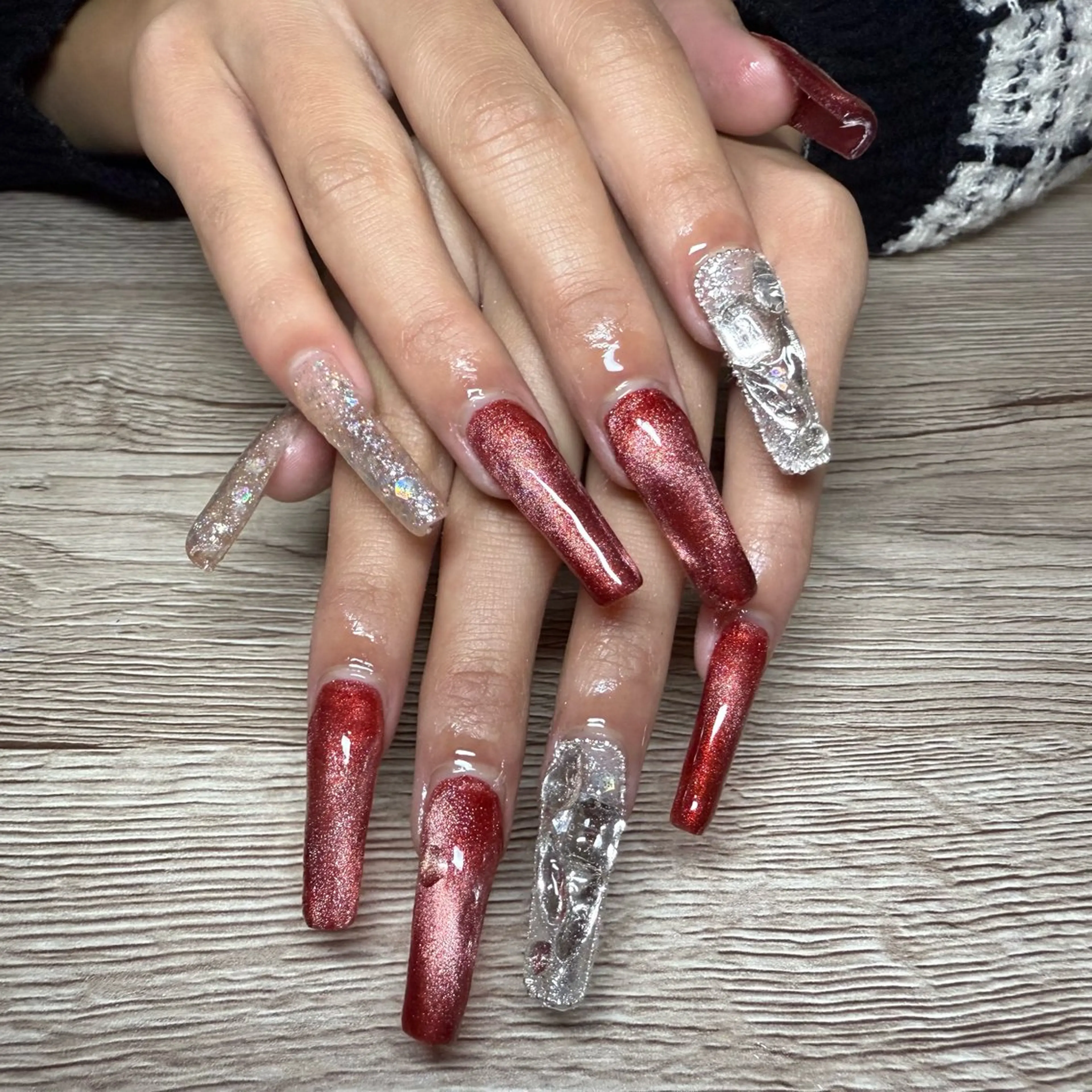 ネイル 長さ出し キラキラネイル 赤色 ハンドネイル 松山 碧のエステ・リラクイメージ
