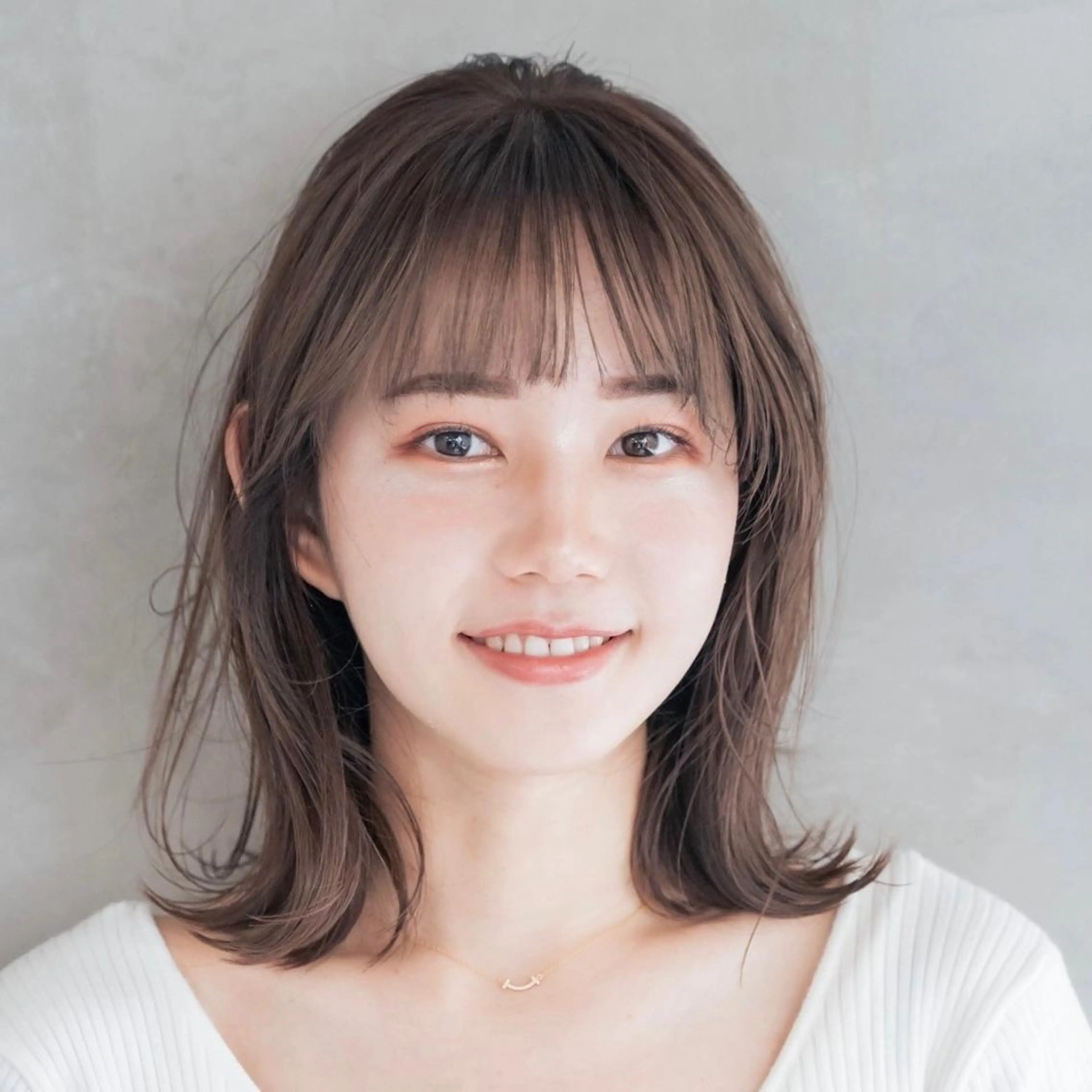 ミディアム カラー 透明感カラー グレージュ オカベ ショウマのヘアスタイル