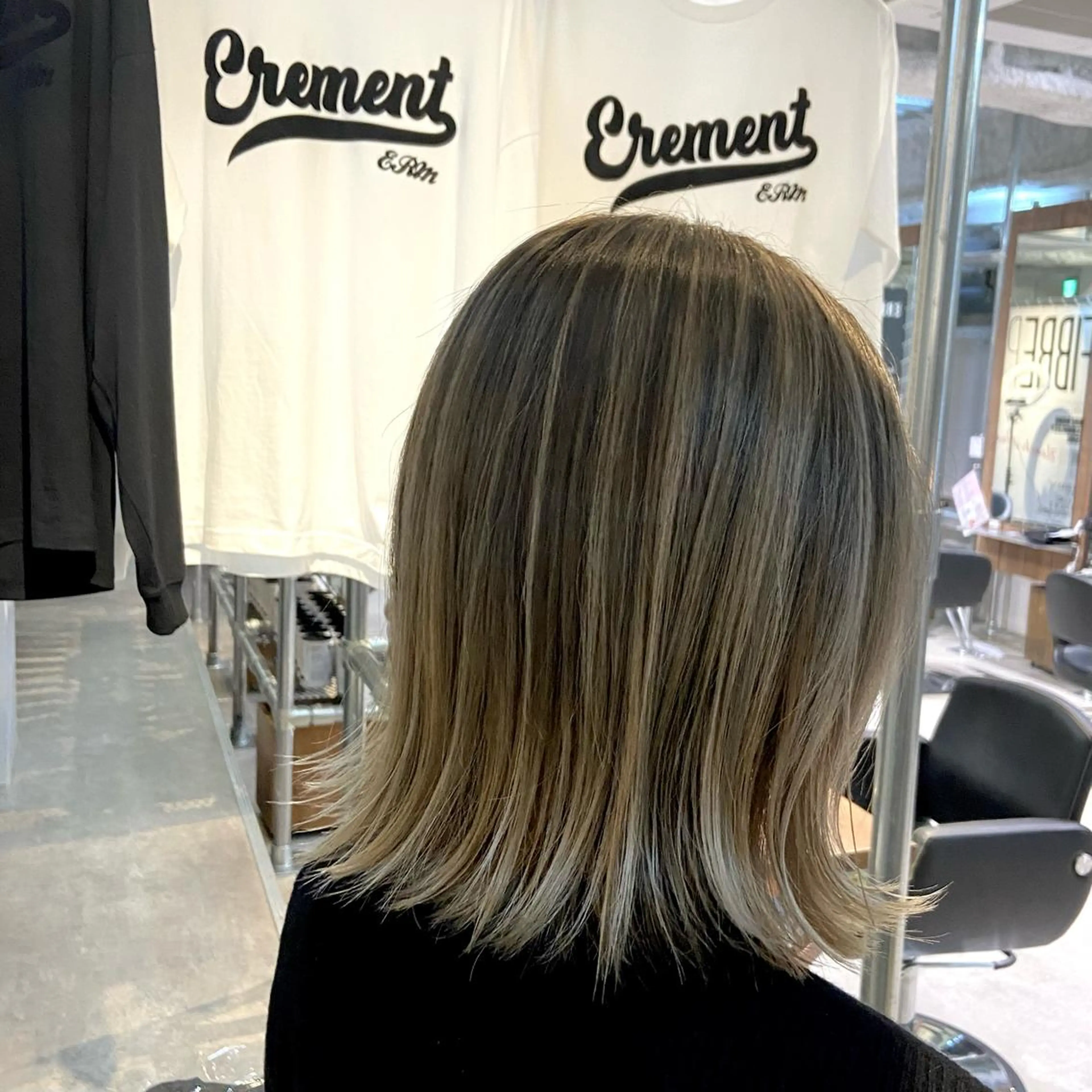 ミディアム レイヤーカット 宮下 愛璃紗のヘアスタイル