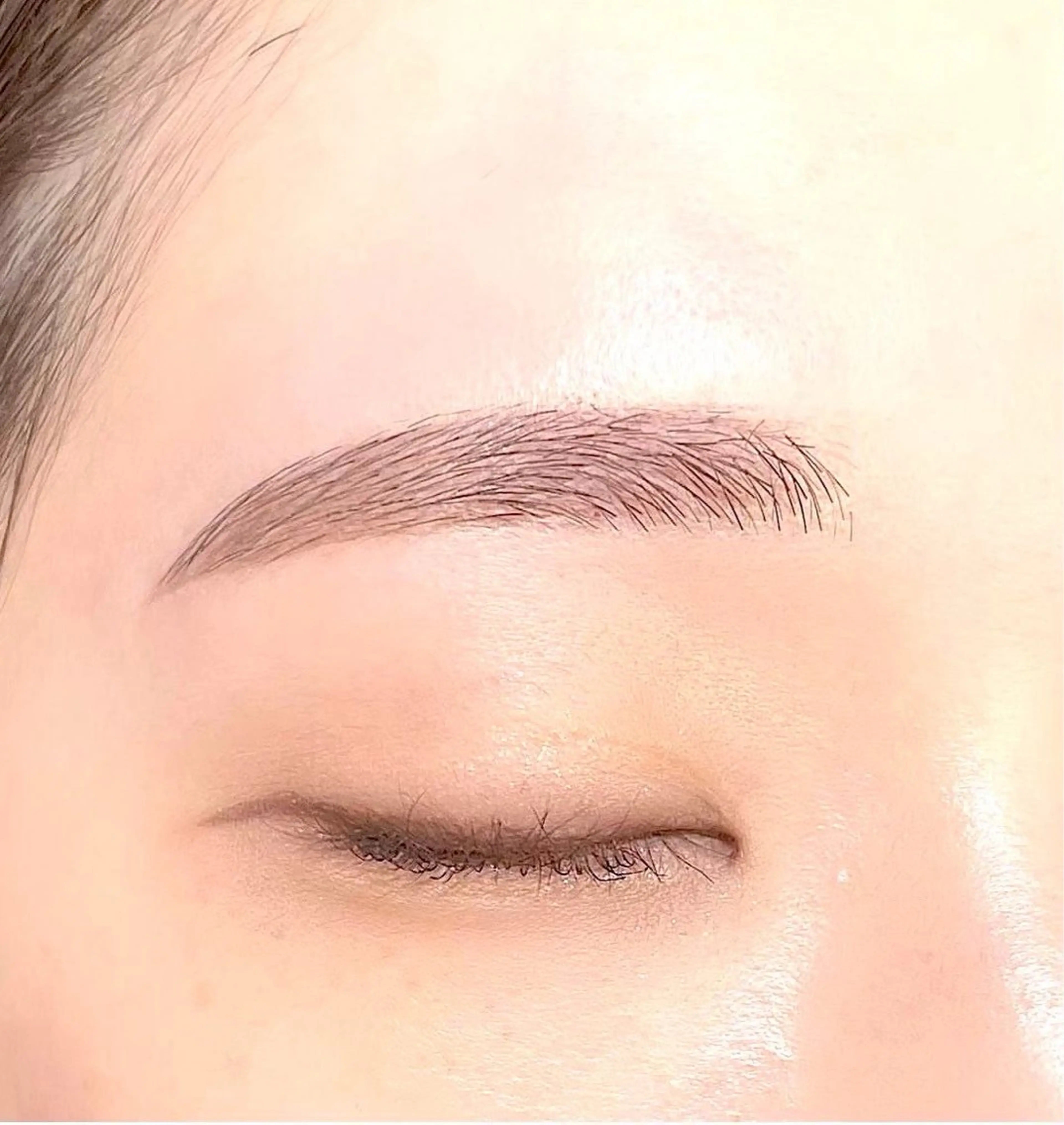 眉ワックス+パーマモデル募集!6,400円メニューが限定価格で♪ 眉パーマで1本1本の動きをコントロール✅の写真