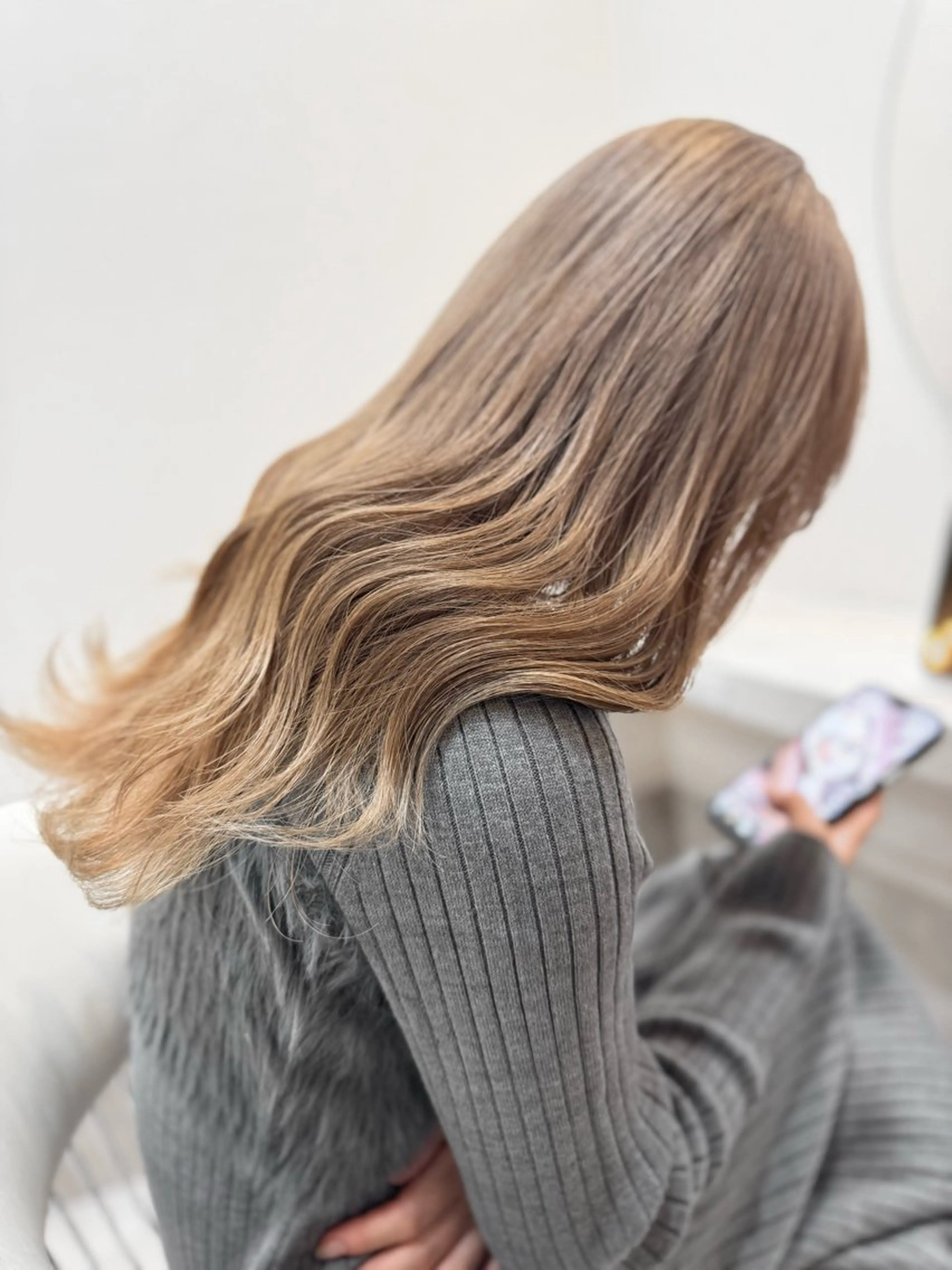 ロング カラー ベージュカラー ミルクティーベージュ カット ヘアカラー 伴藤 寿男のヘアスタイル