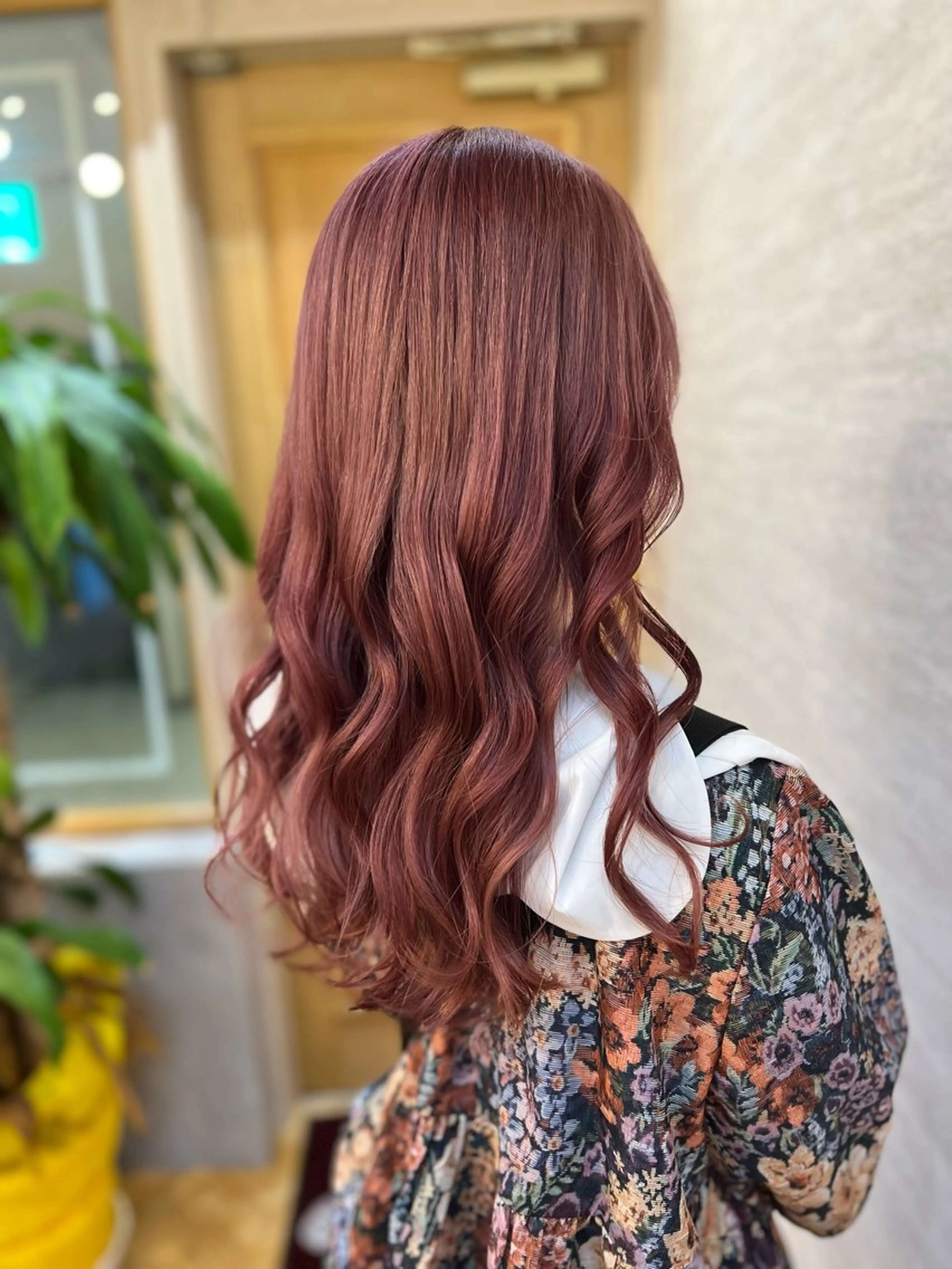 ロング ヘアカラー "今"だけでない美髪 KOTOMIのヘアスタイル