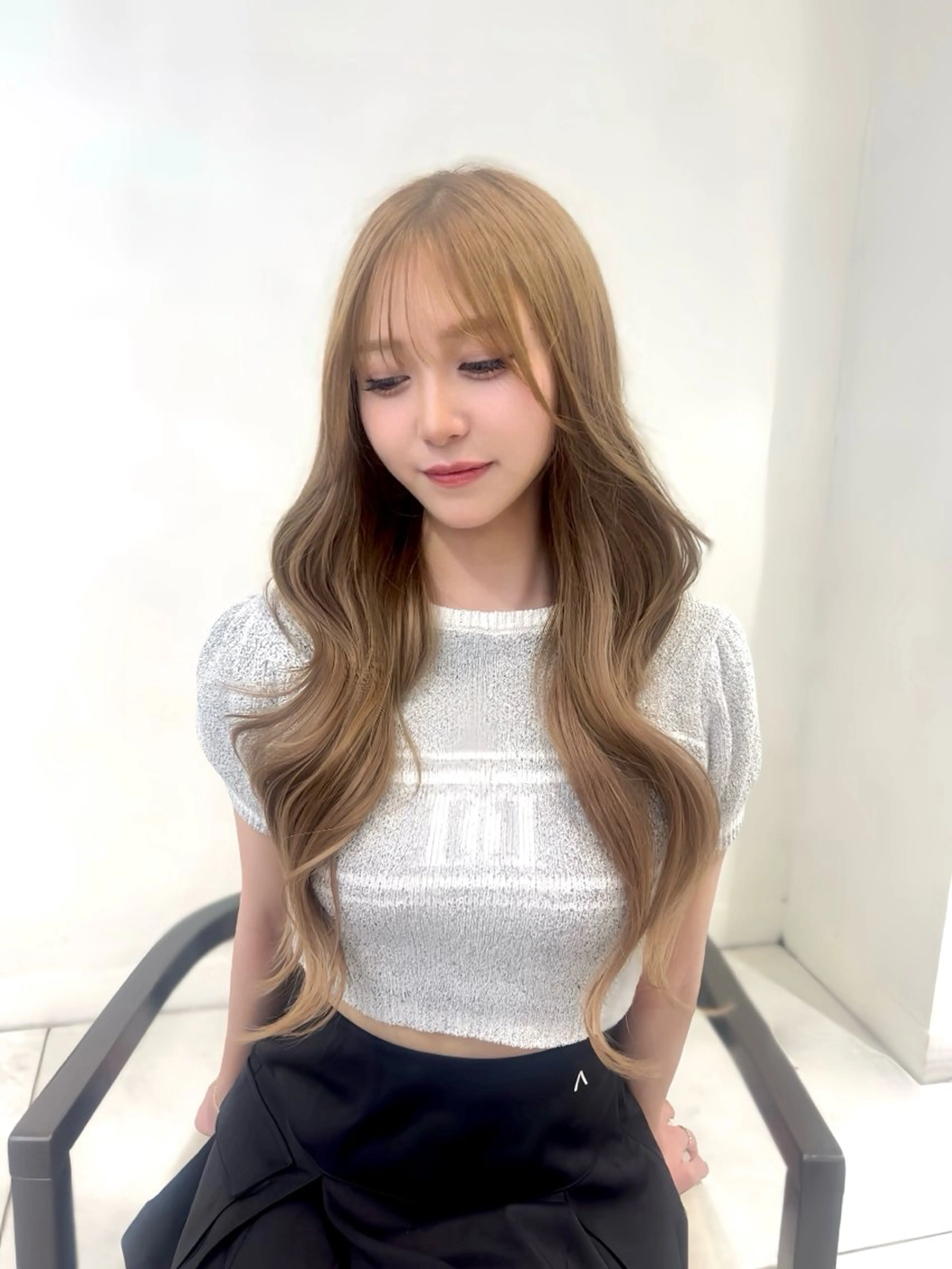 顔周りカット＋コテ巻きの写真