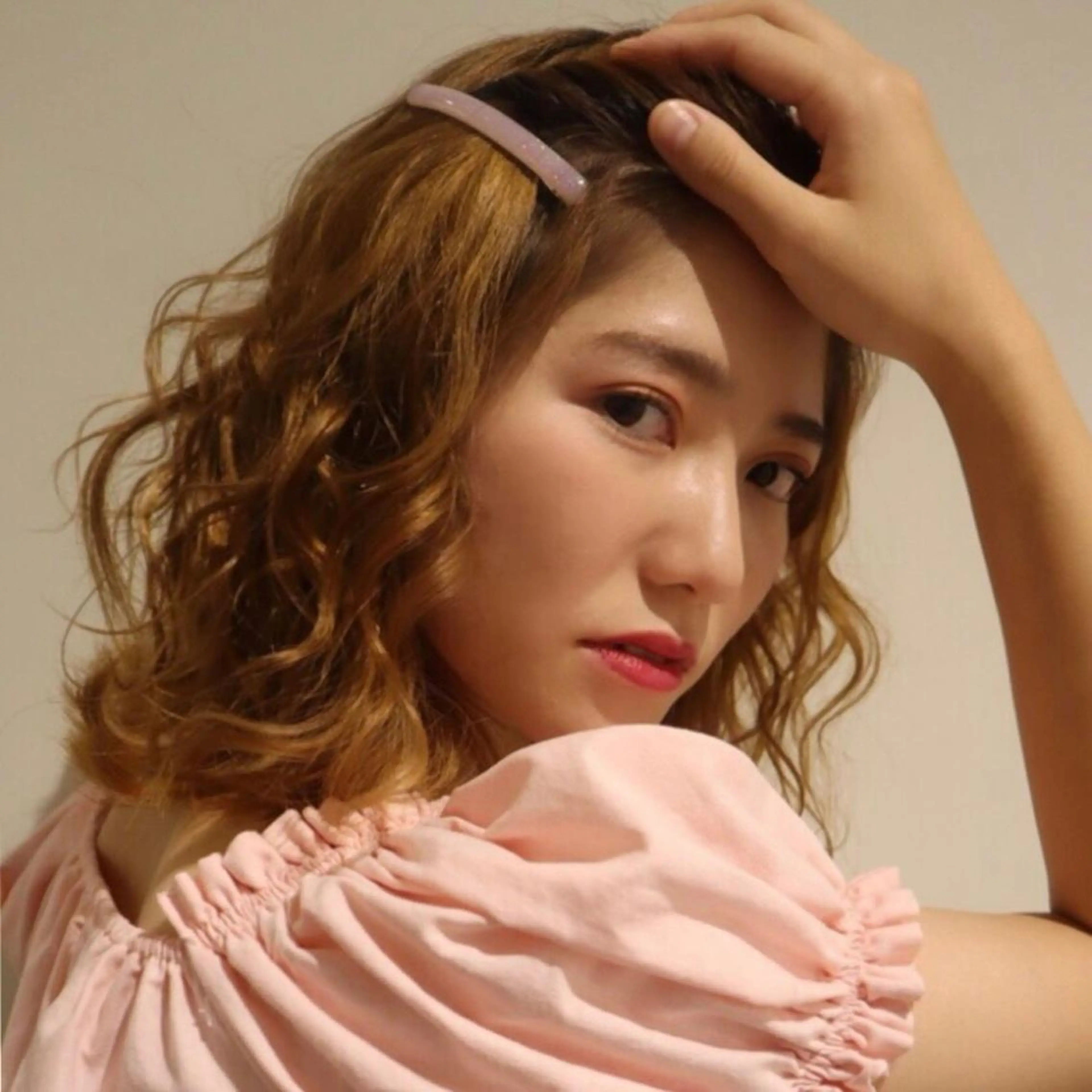 セミロング ブリーチカラー特化 碇　英朗のヘアスタイル