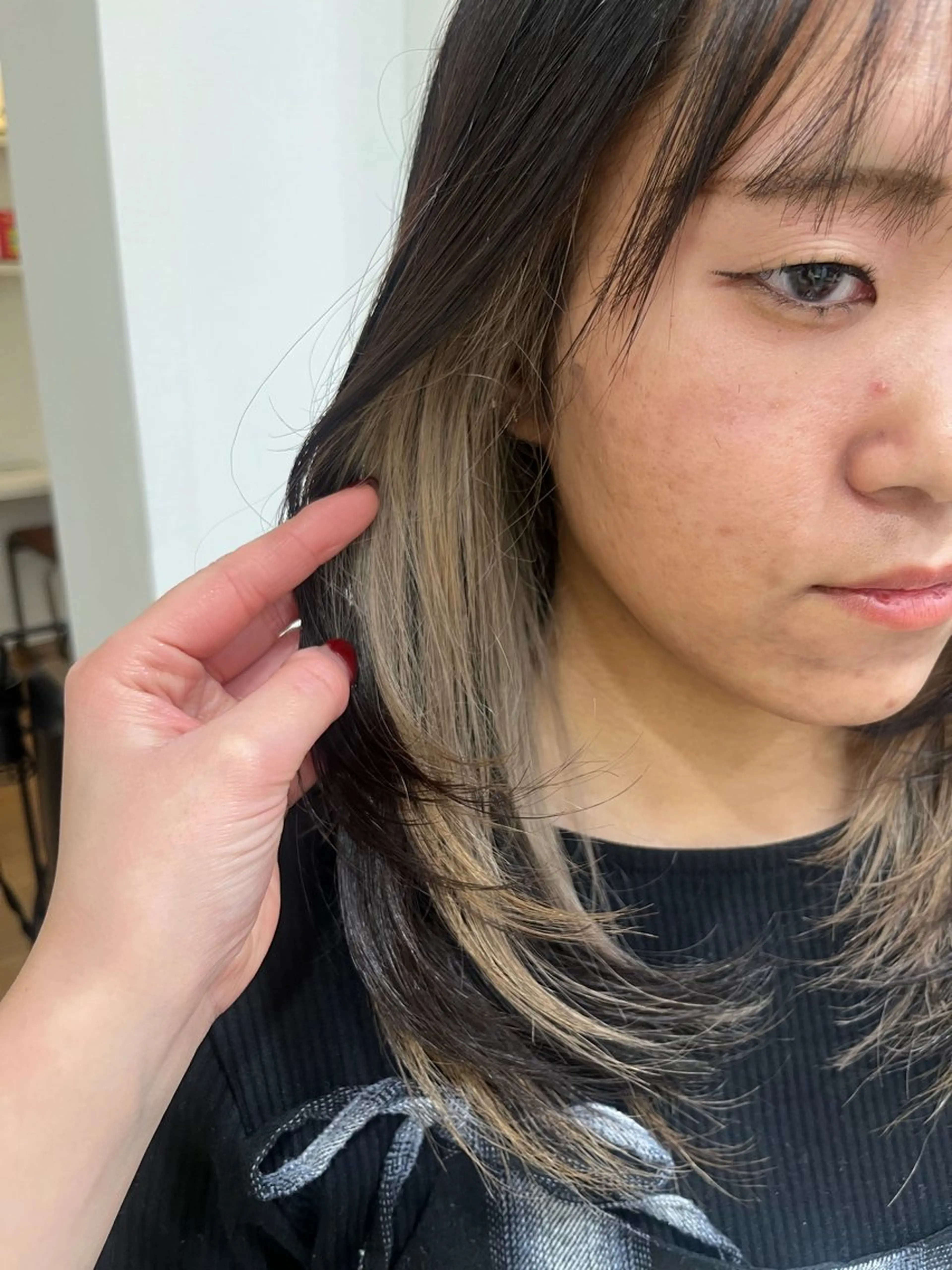 セミロング カラー ヘアアレンジ ベージュカラー ブリーチ ダブルカラー イヤリングカラー ハイライトカラー ヘアカラー トリートメント 無料カットモデル‪✨ ✂️Nanami🌷のヘアスタイル