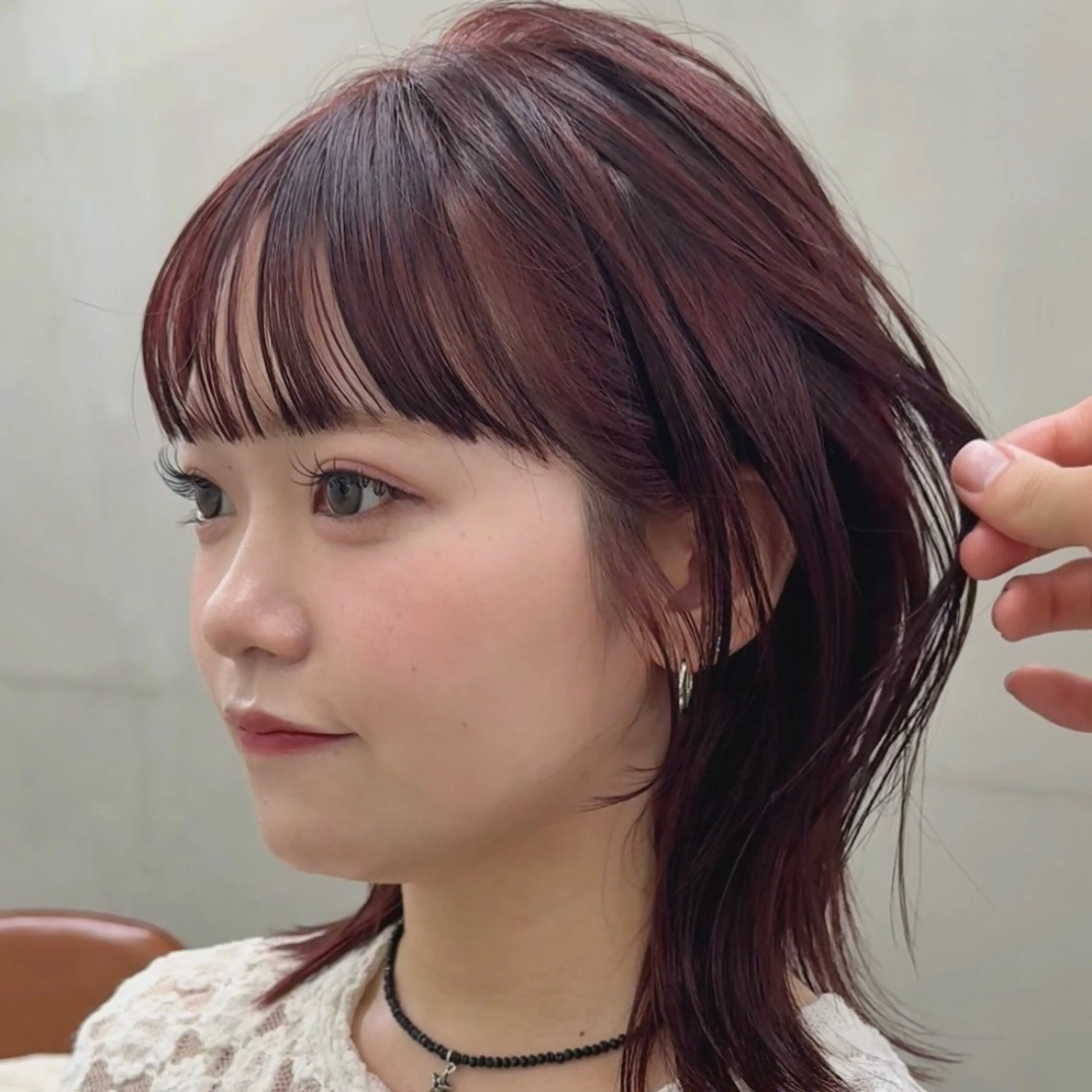 ショート カラー カシス レッドカラー 顔まわりレイヤー 顔周りカット レイヤーカット 顔周り/レイヤー/ 透明感/みっきーのヘアスタイル