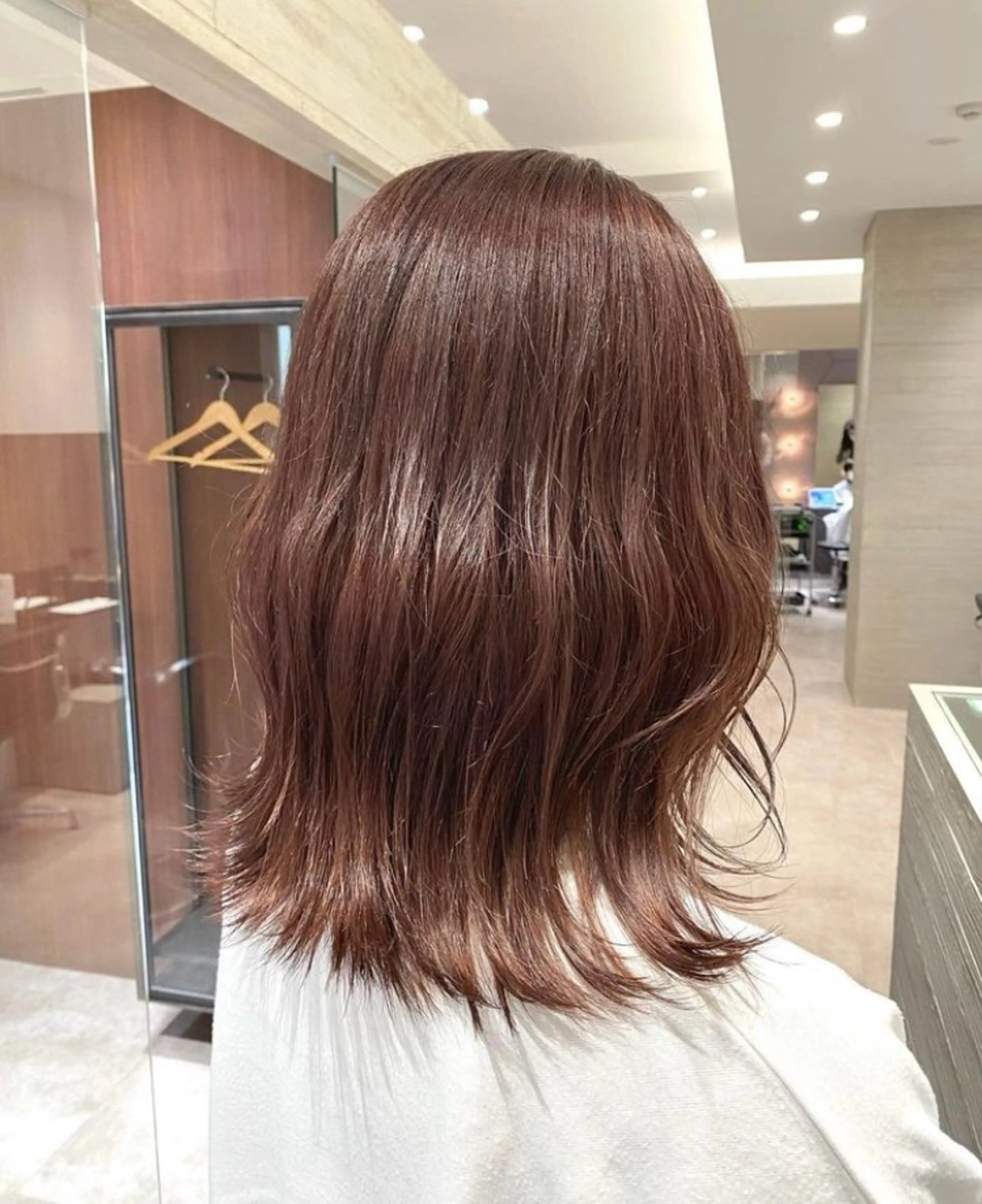 ミディアム カラー ベージュカラー オレンジ サキ🤍ハイトーン 🩰くびれ巻きヘアのヘアスタイル