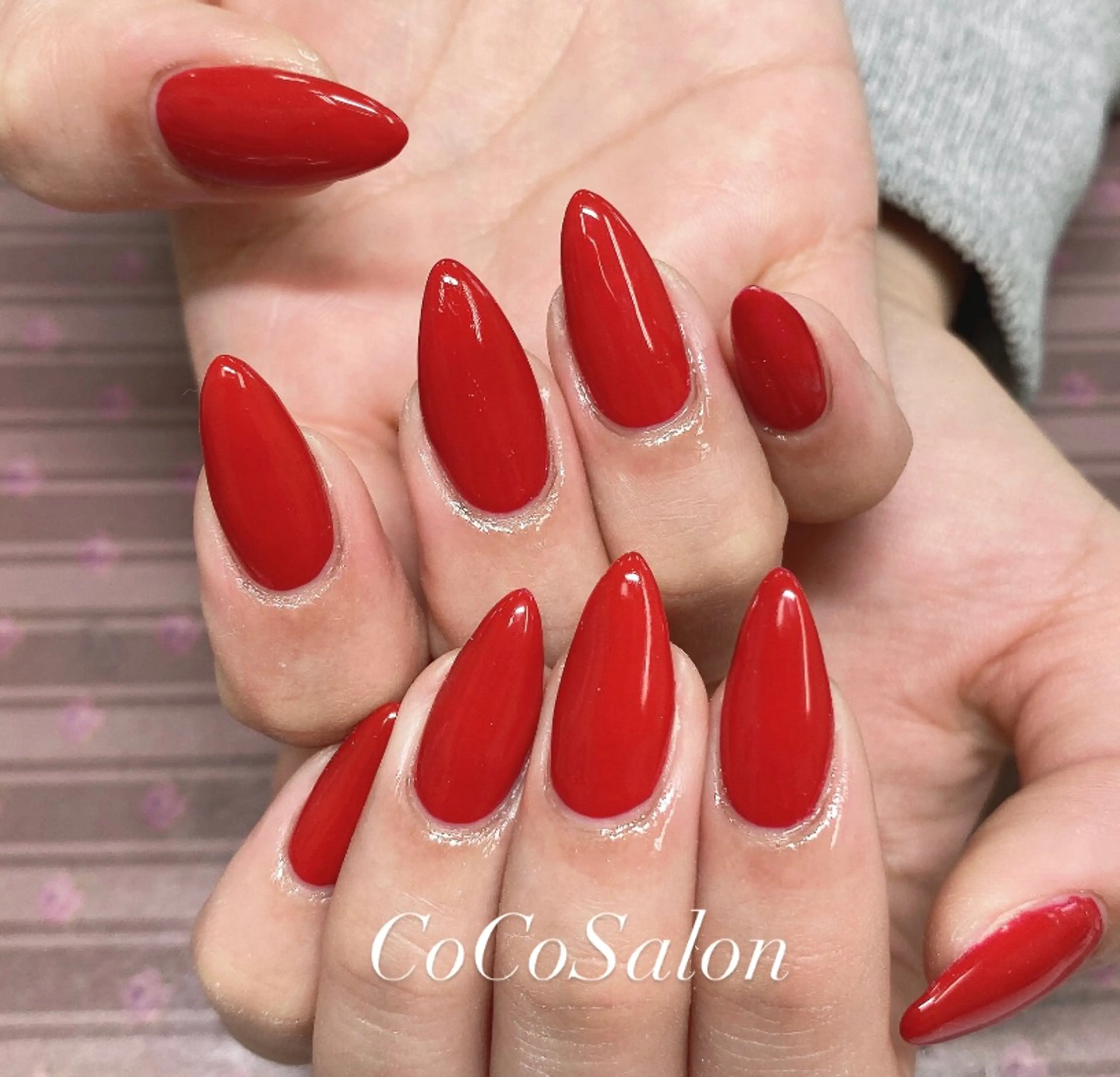 ネイル ジェルネイル ワンカラーネイル 赤色 シンプルネイル ハンドネイル CoCo Salon ネイル/睫毛/脱毛のネイルデザイン