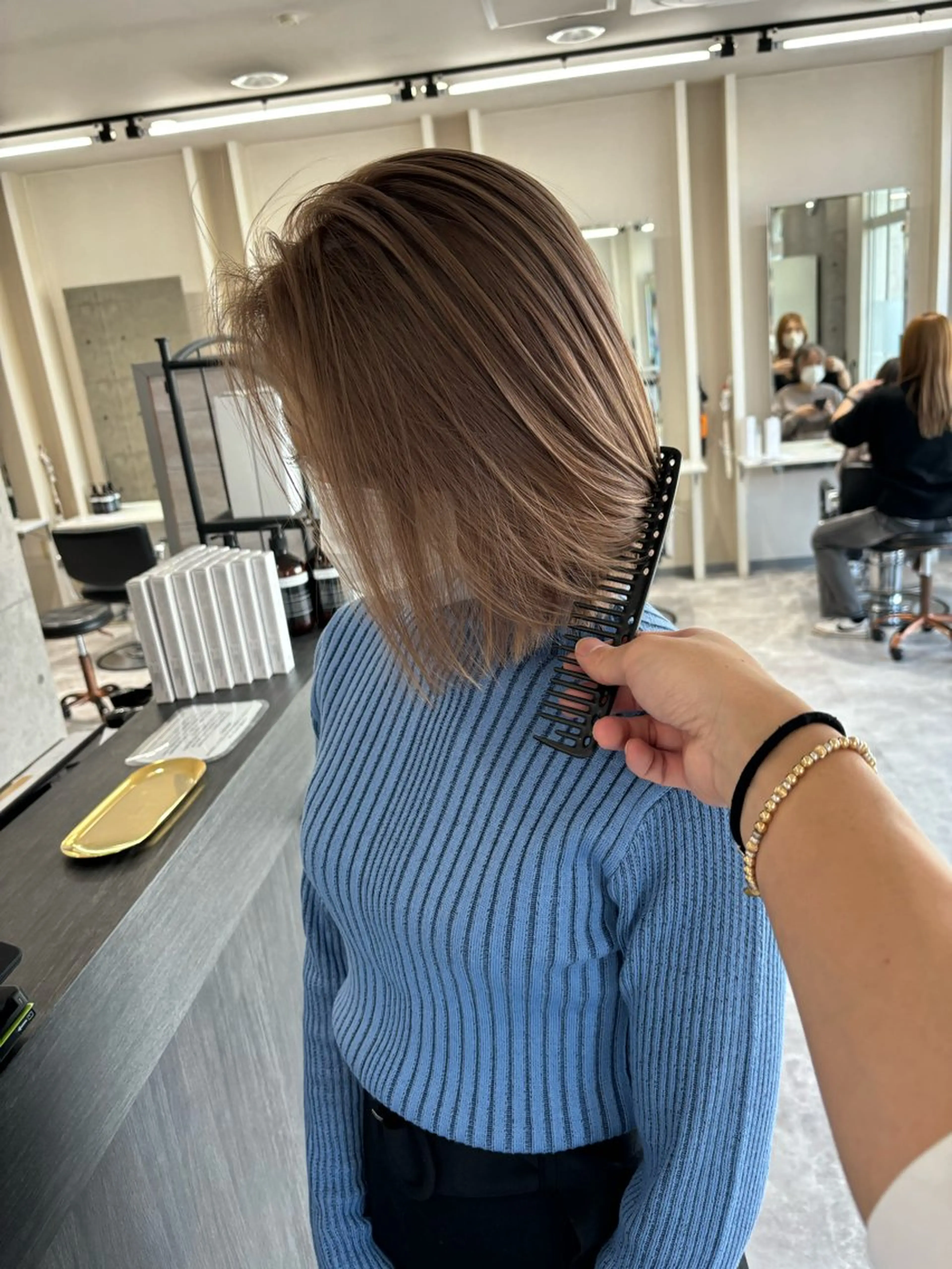 ミディアム カラー ショートボブ アディクシーカラー ブリーチ ケアブリーチ ダブルカラー SUZU/岡山/矯正 ブリーチ/レイヤーのヘアスタイル