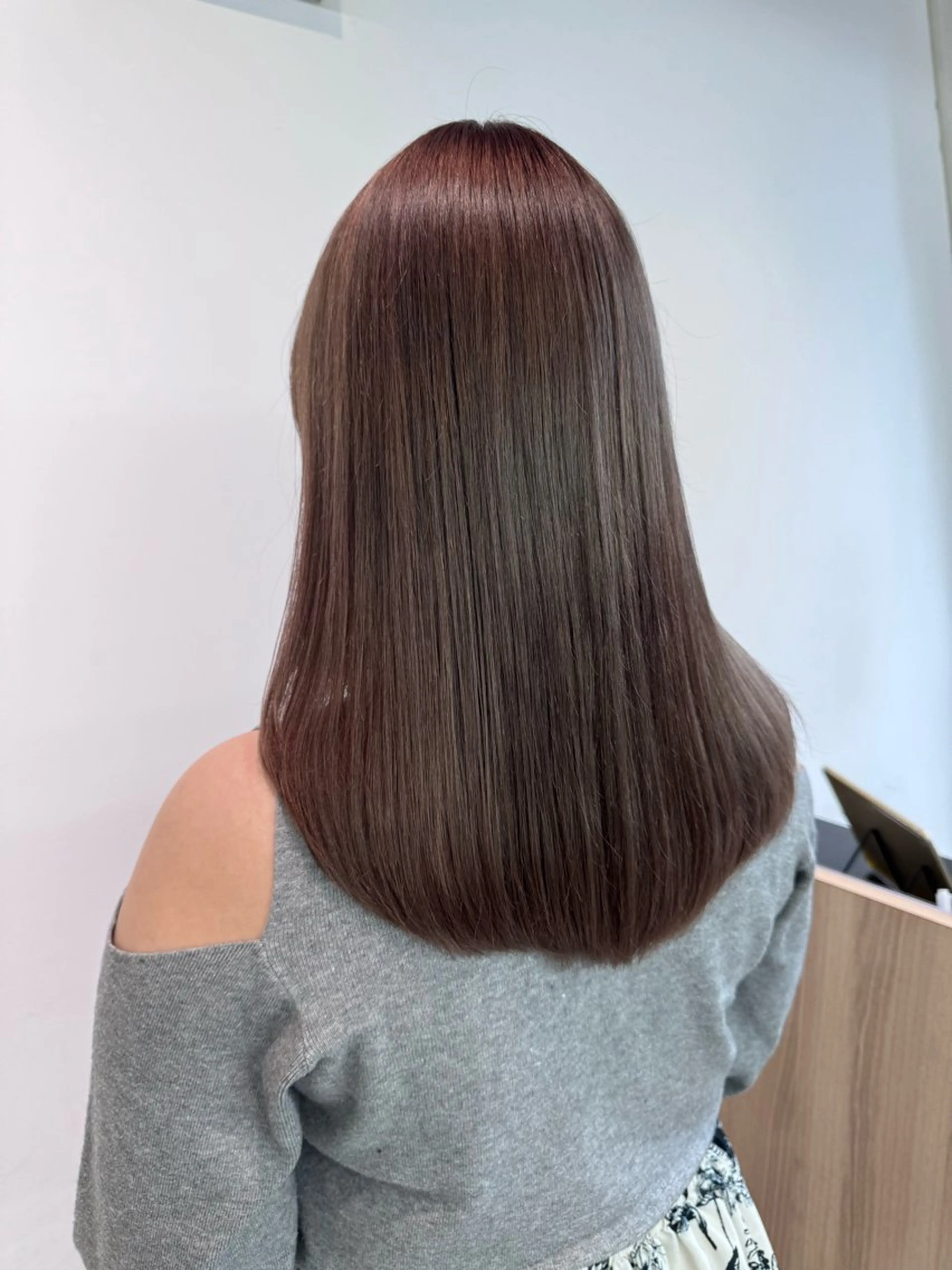 セミロング カラー ベージュカラー ブリーチ ミルクティーベージュ ヘアカラー 顔周りレイヤー /kokoro🦮のヘアスタイル