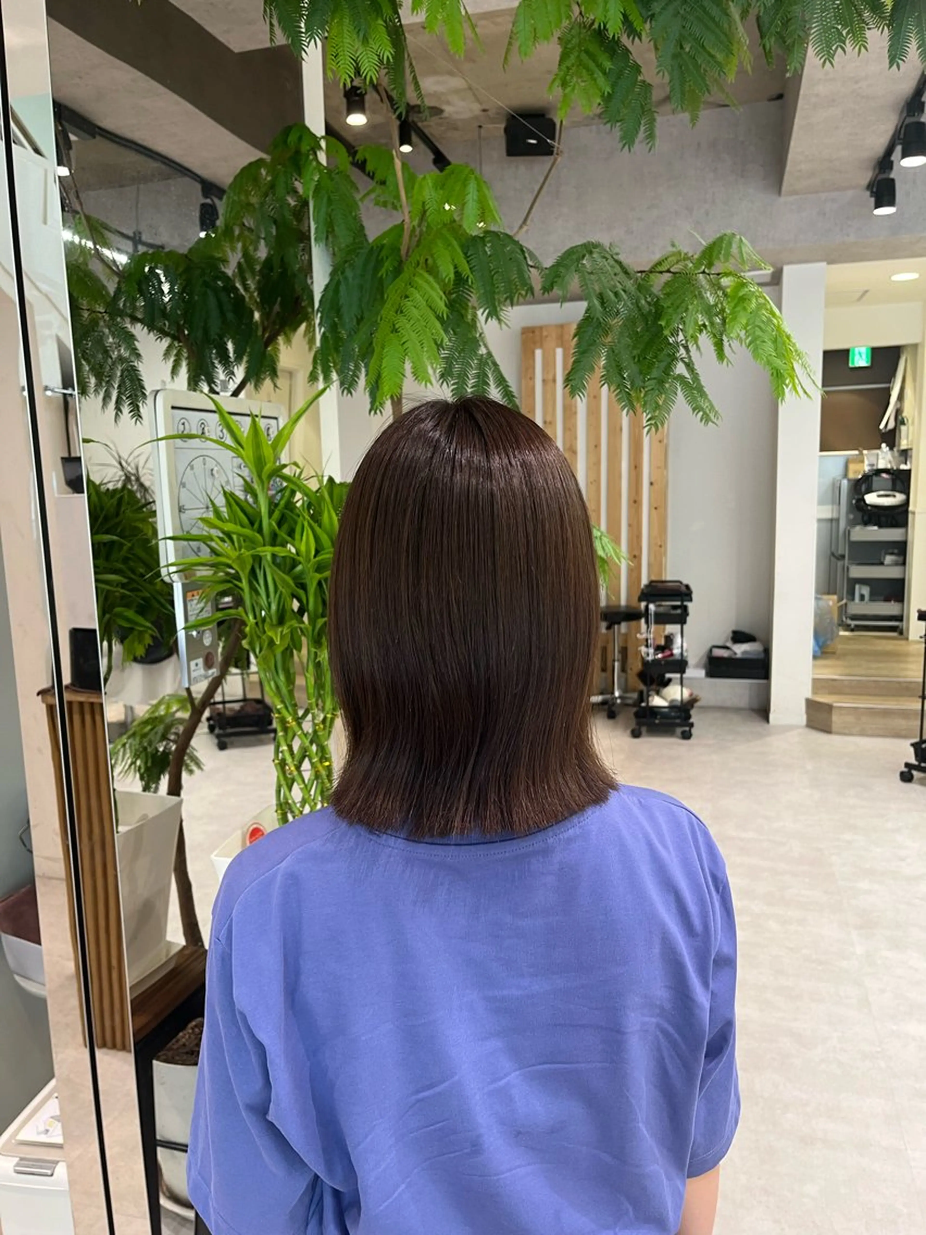 ミディアム カット ヘアカラー omocha umiのヘアスタイル