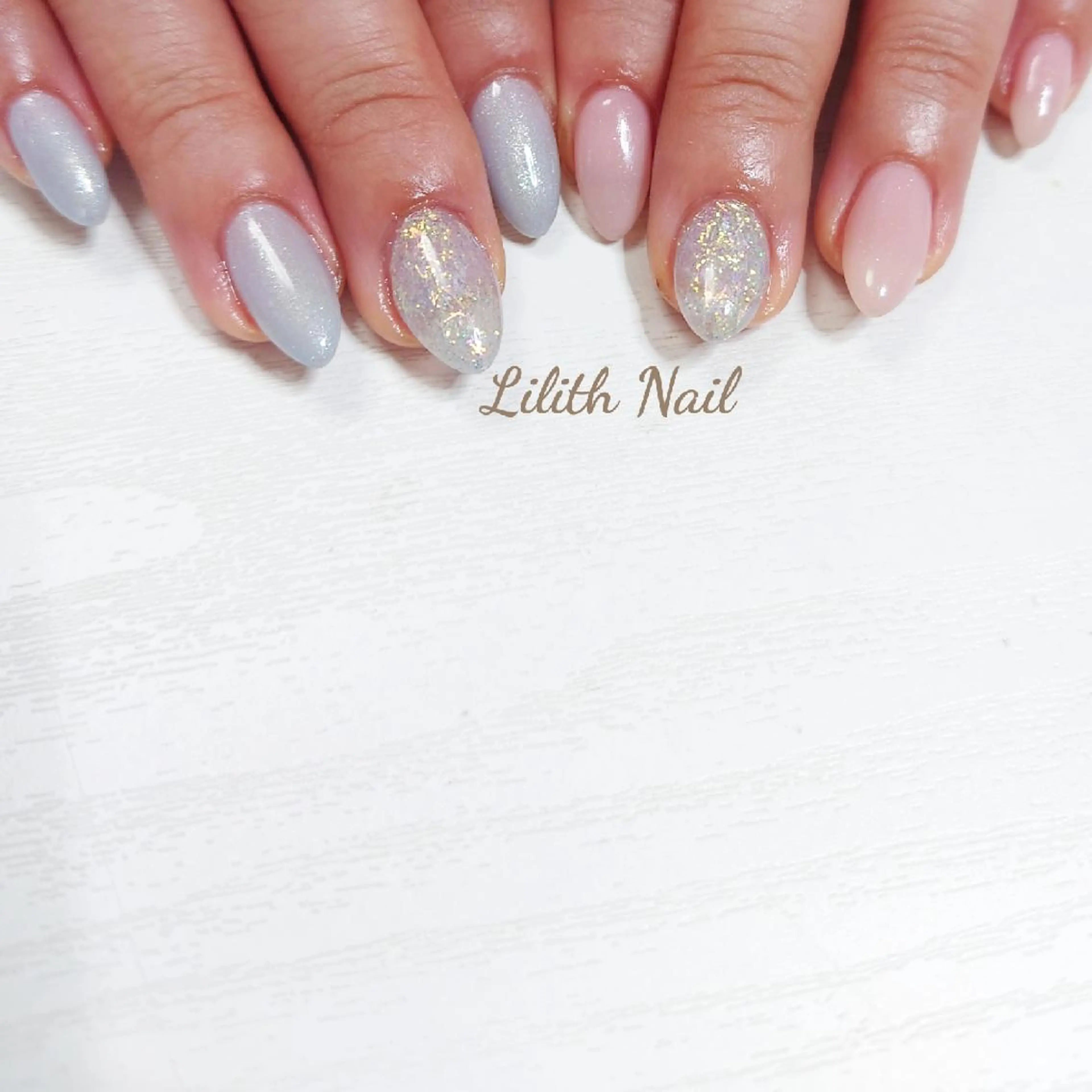 ネイル ブルー ラメ(グリッター) ワンカラーネイル ピンク シンプルネイル ハンドネイル Lilith Nailのネイルデザイン