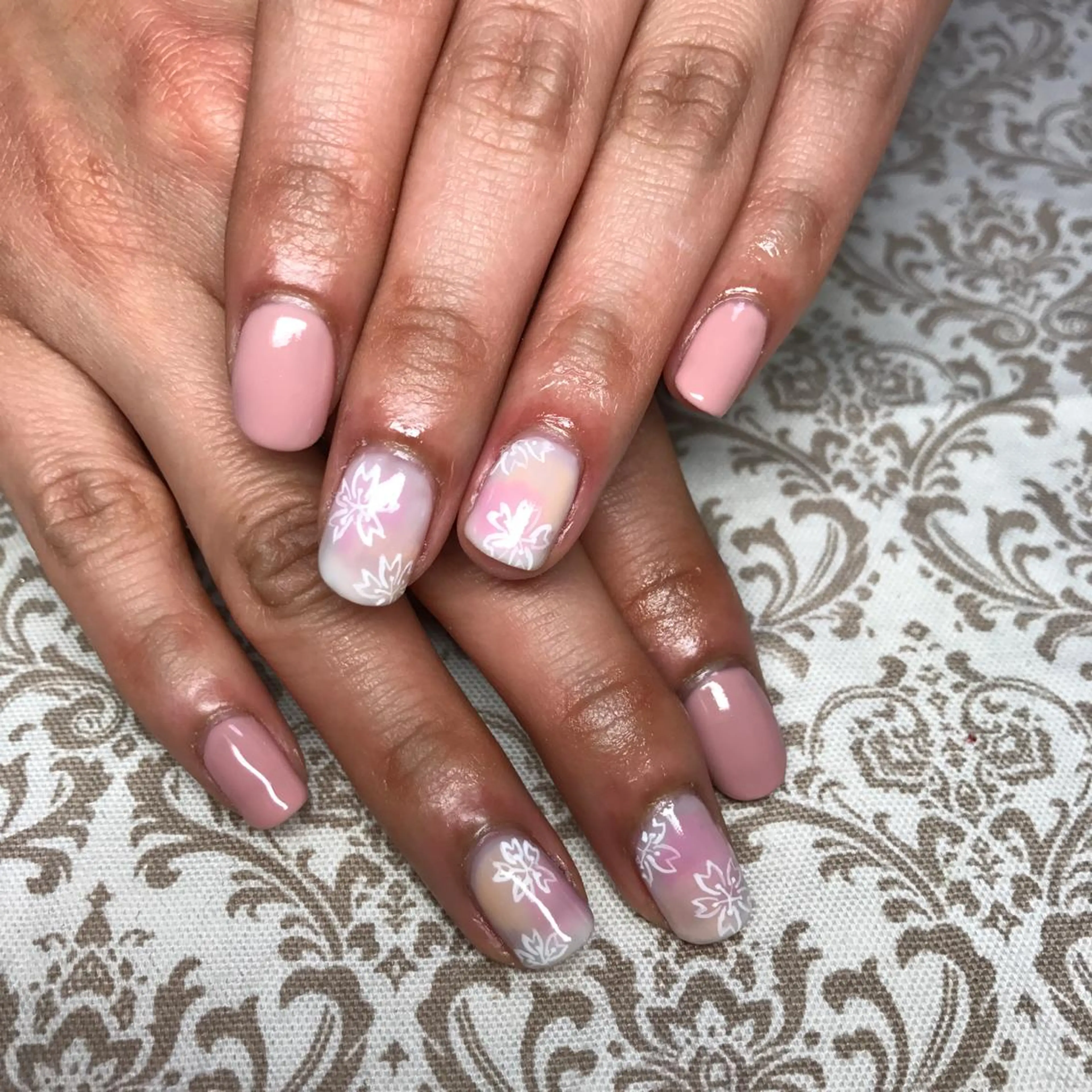 ネイル ストーンネイル COCO+所属・COCO +のエステ・リラクイメージ