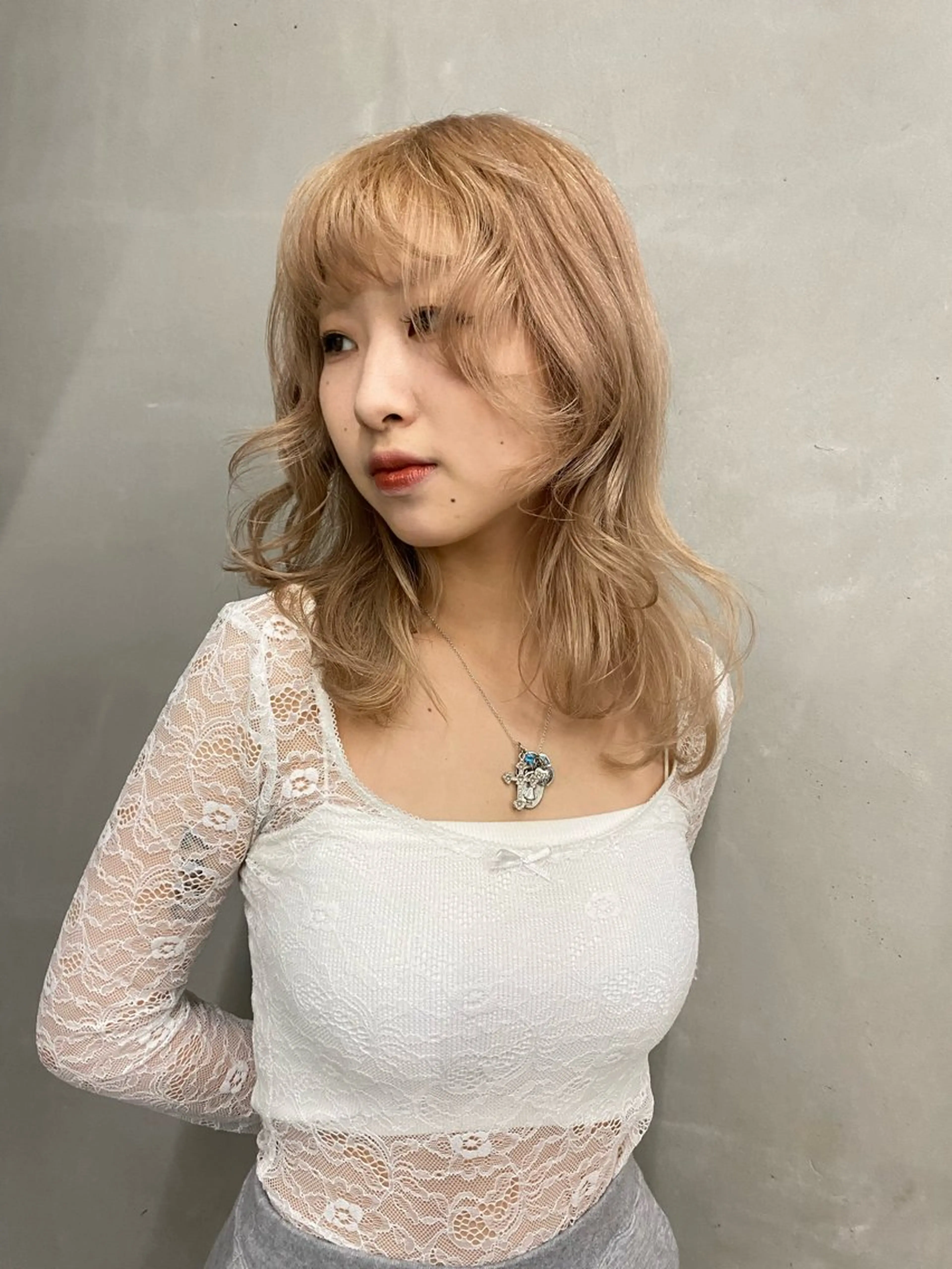 ミディアム カラー ヘアアレンジ ベージュカラー ミルキーベージュ mina 🌷のヘアスタイル