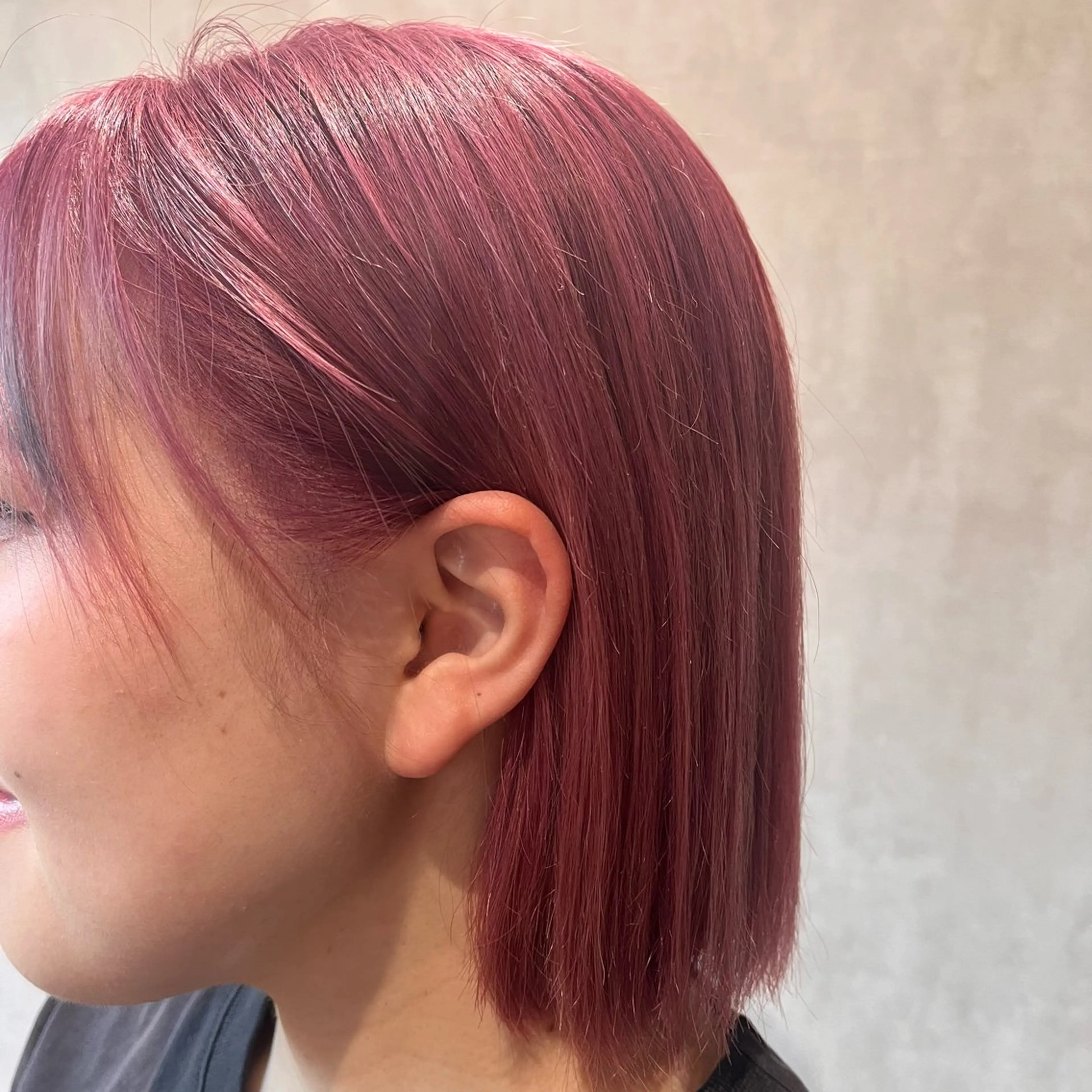カラー ブリーチ ピンクカラー やました りんのヘアスタイル