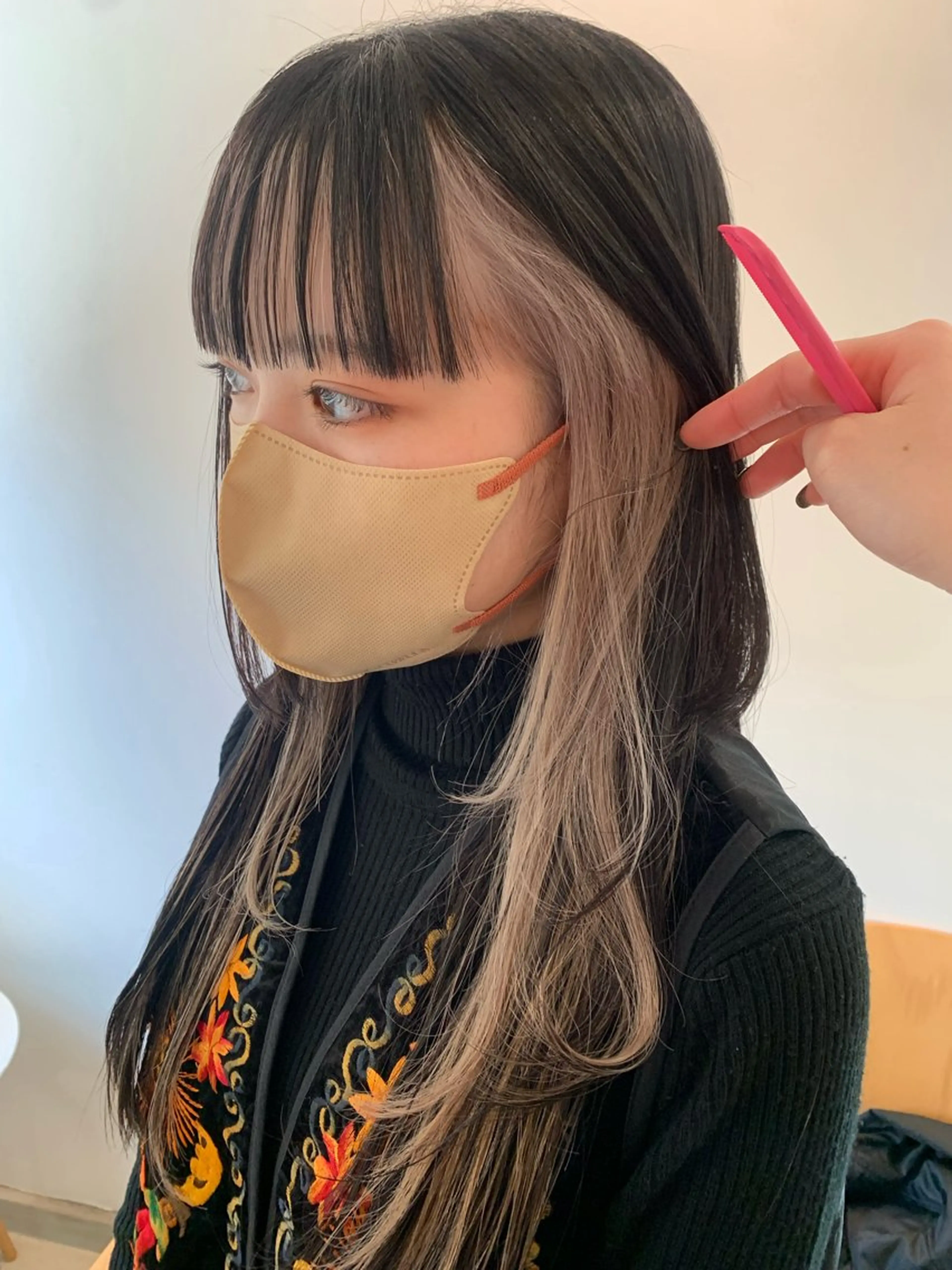 セミロング カラー デザインカラー インナーカラー ブリーチカラーが人気 onnuのヘアスタイル