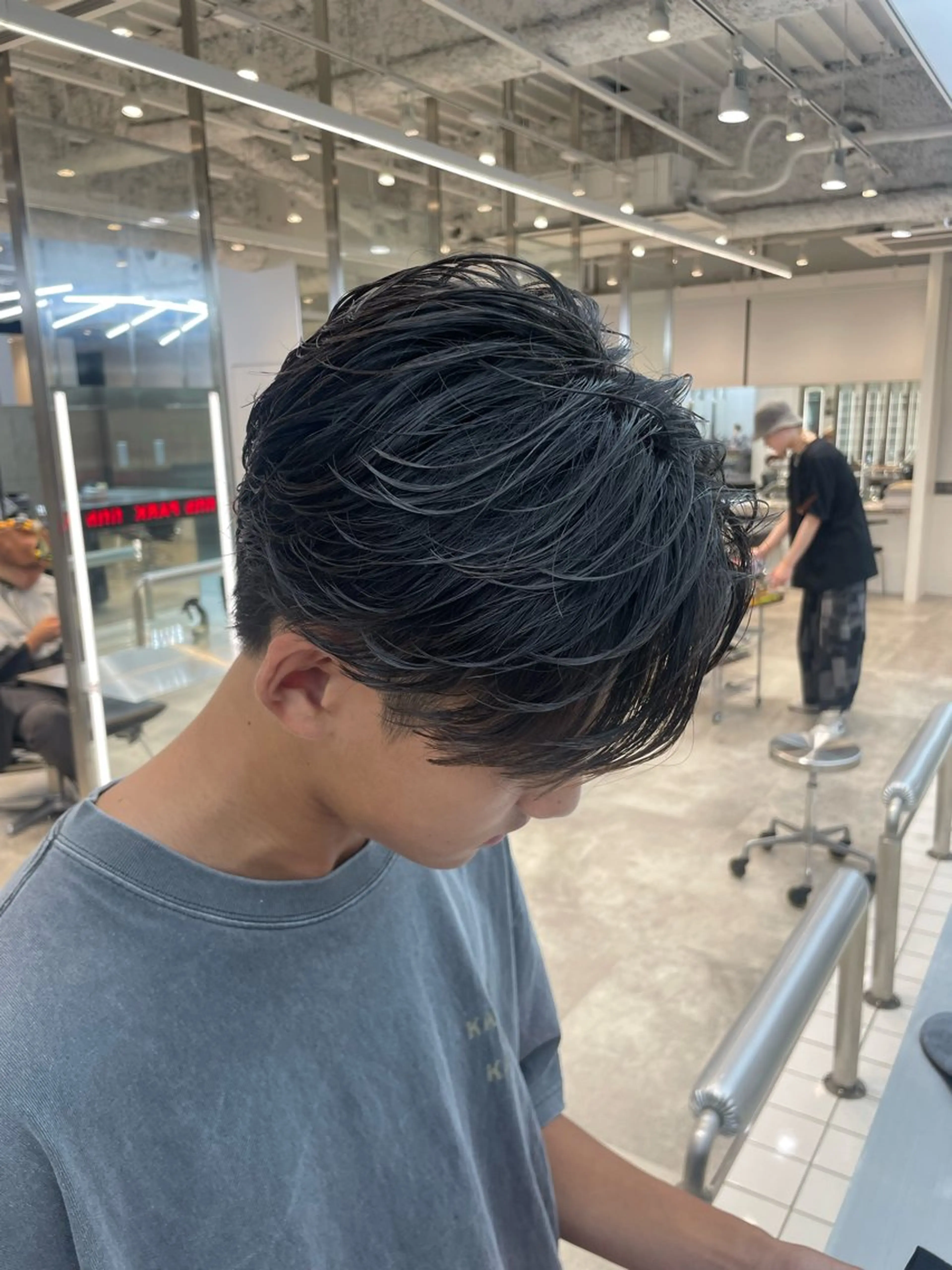 ショート パーマ メンズ フェザーパーマ メンズパーマ ニュアンスパーマ カット パーマ 神山 哲のヘアスタイル