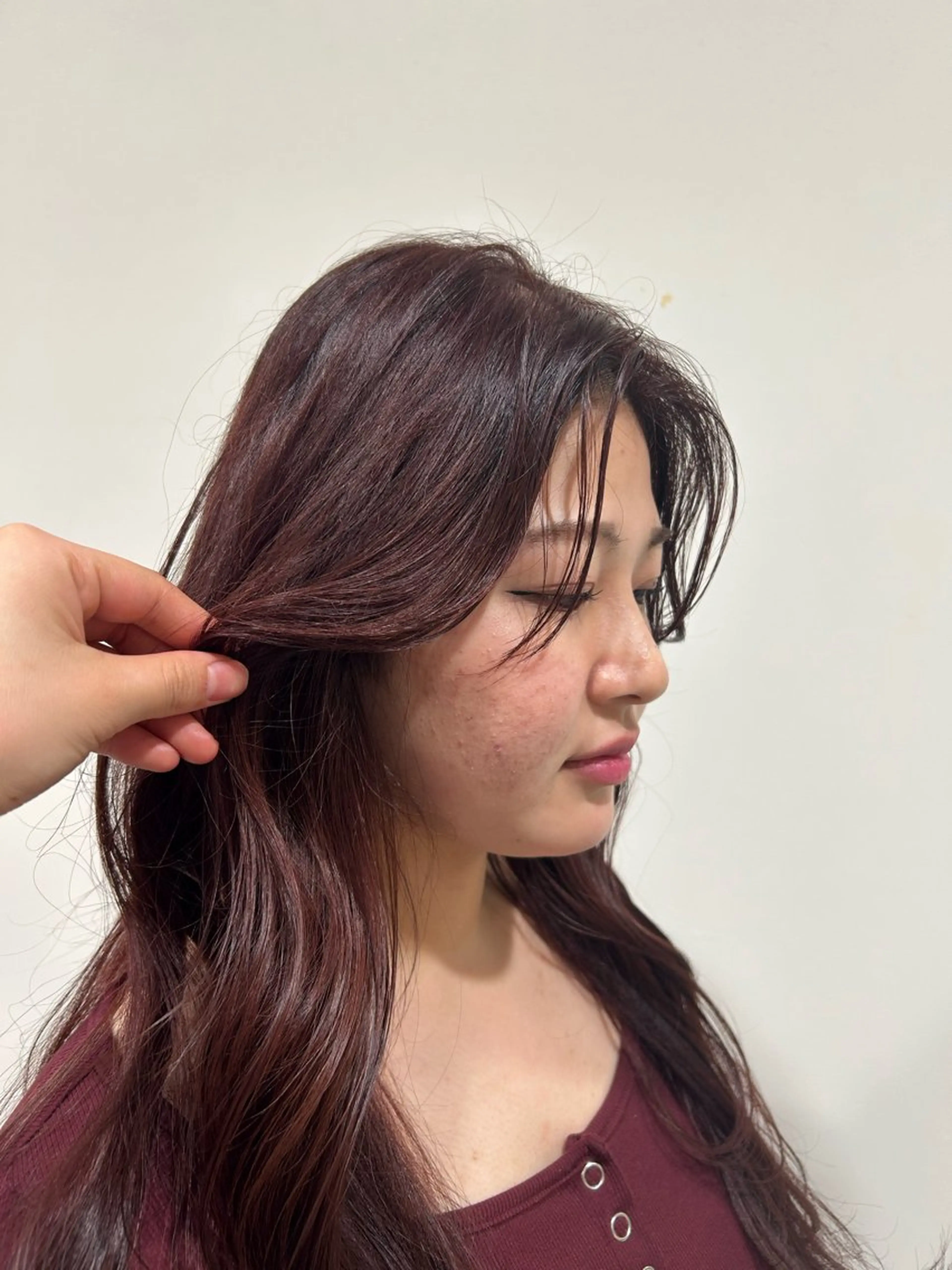 カラー ボルドーカラー 尾野 碧泉のヘアスタイル