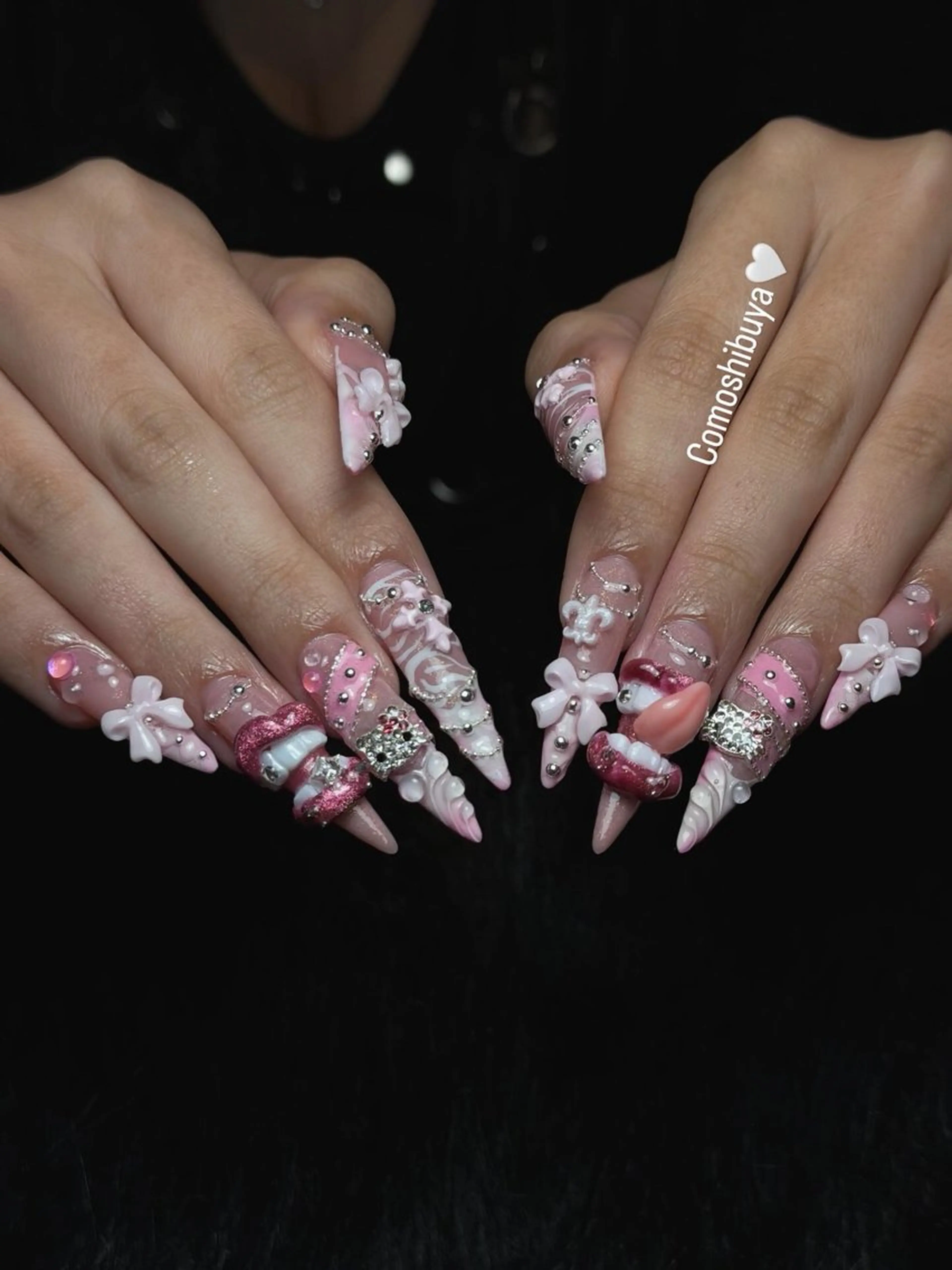 ネイル フレンチネイル グラデーション 韓国ネイル マグネットネイル シンプルネイル ハンドネイル CoMo Nail Studio所属・CoMo Nailのネイルデザイン