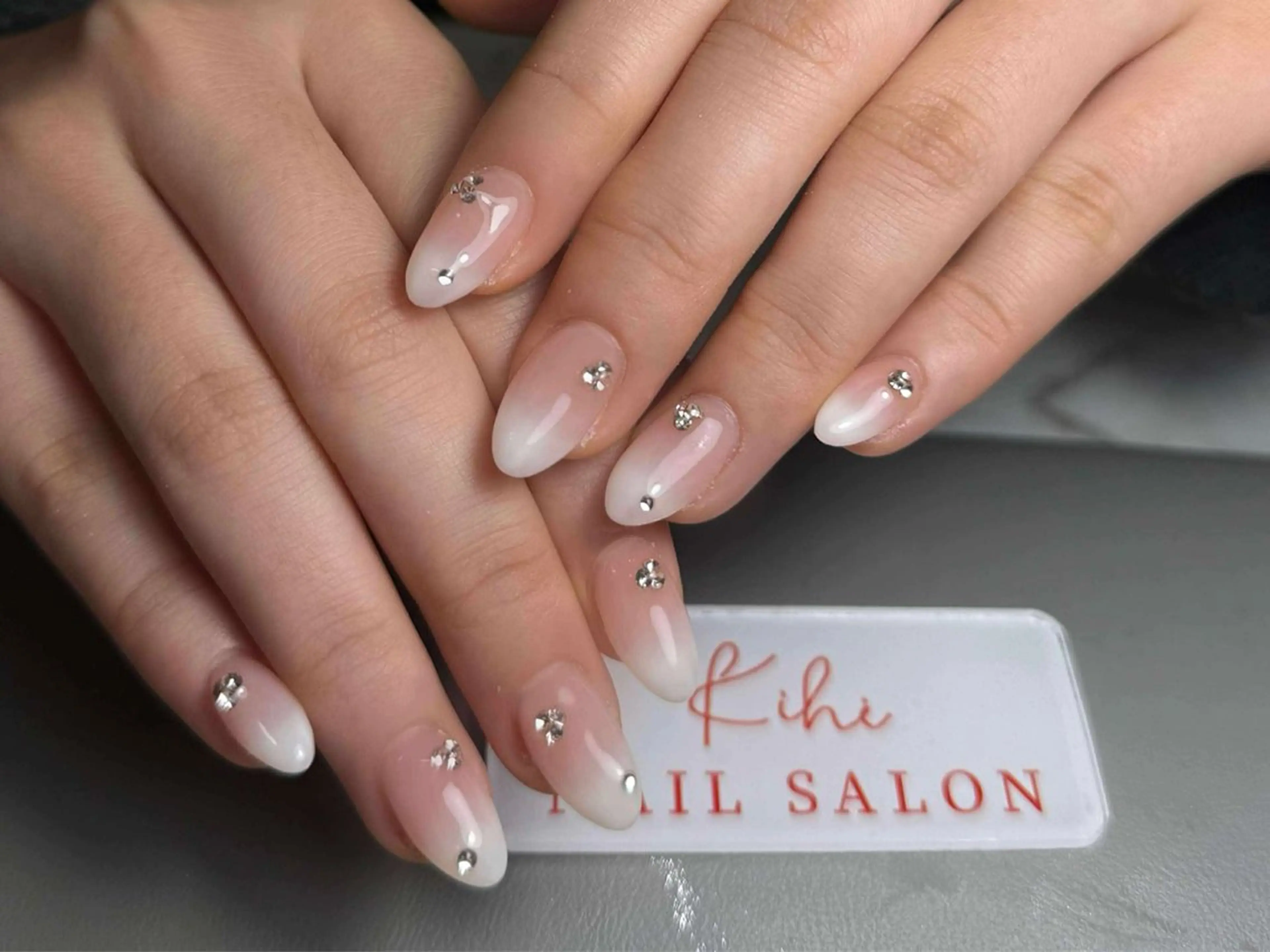 ネイル アートネイル フレンチネイル ジェルネイル グラデーション 韓国ネイル ハンドネイル さくら💮💮 【オフ無料】のネイルデザイン