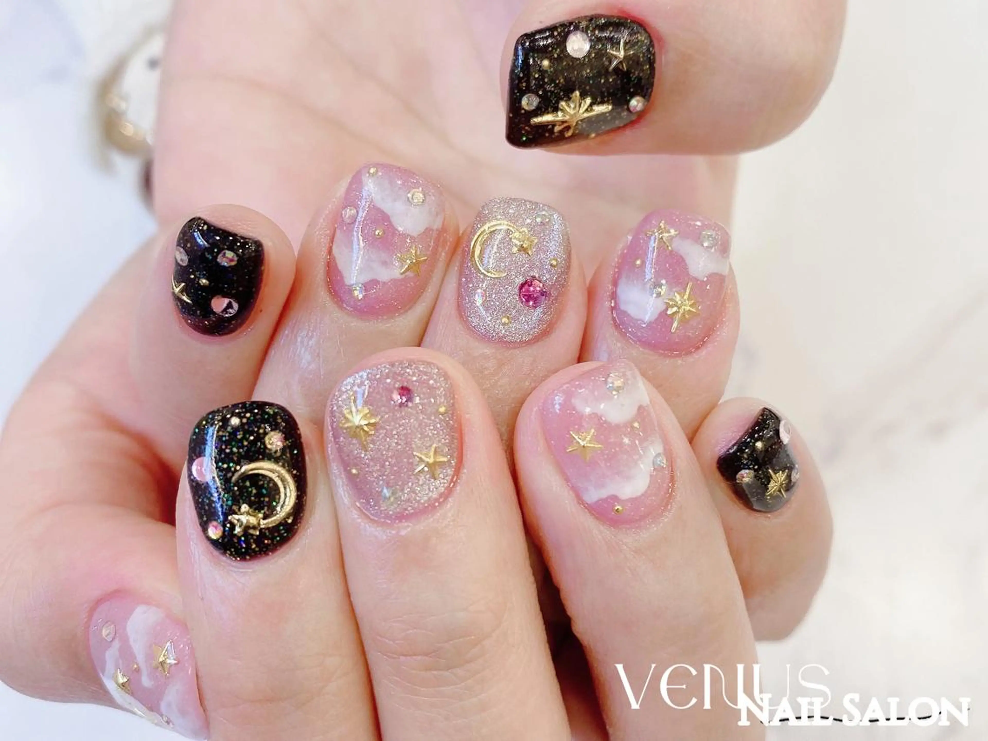 ショート VENUS Nail ★池袋徒歩2分のネイルデザイン