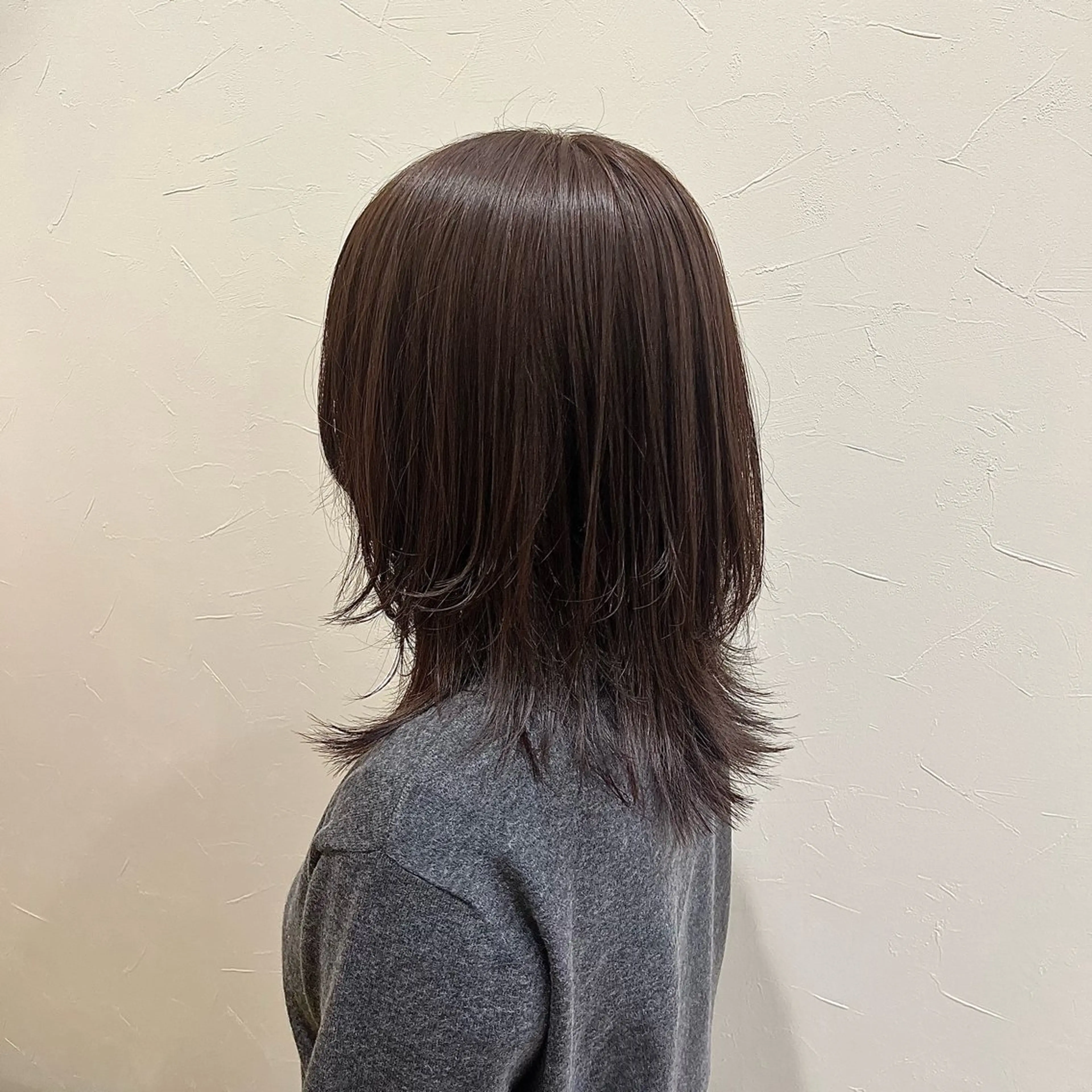 ミディアム カラー アッシュ 透明感カラー ハッシュカット レイヤーカット ソシエアヴェダさいたま新都心店所属・トヨダ🤍 メンズカットのヘアスタイル