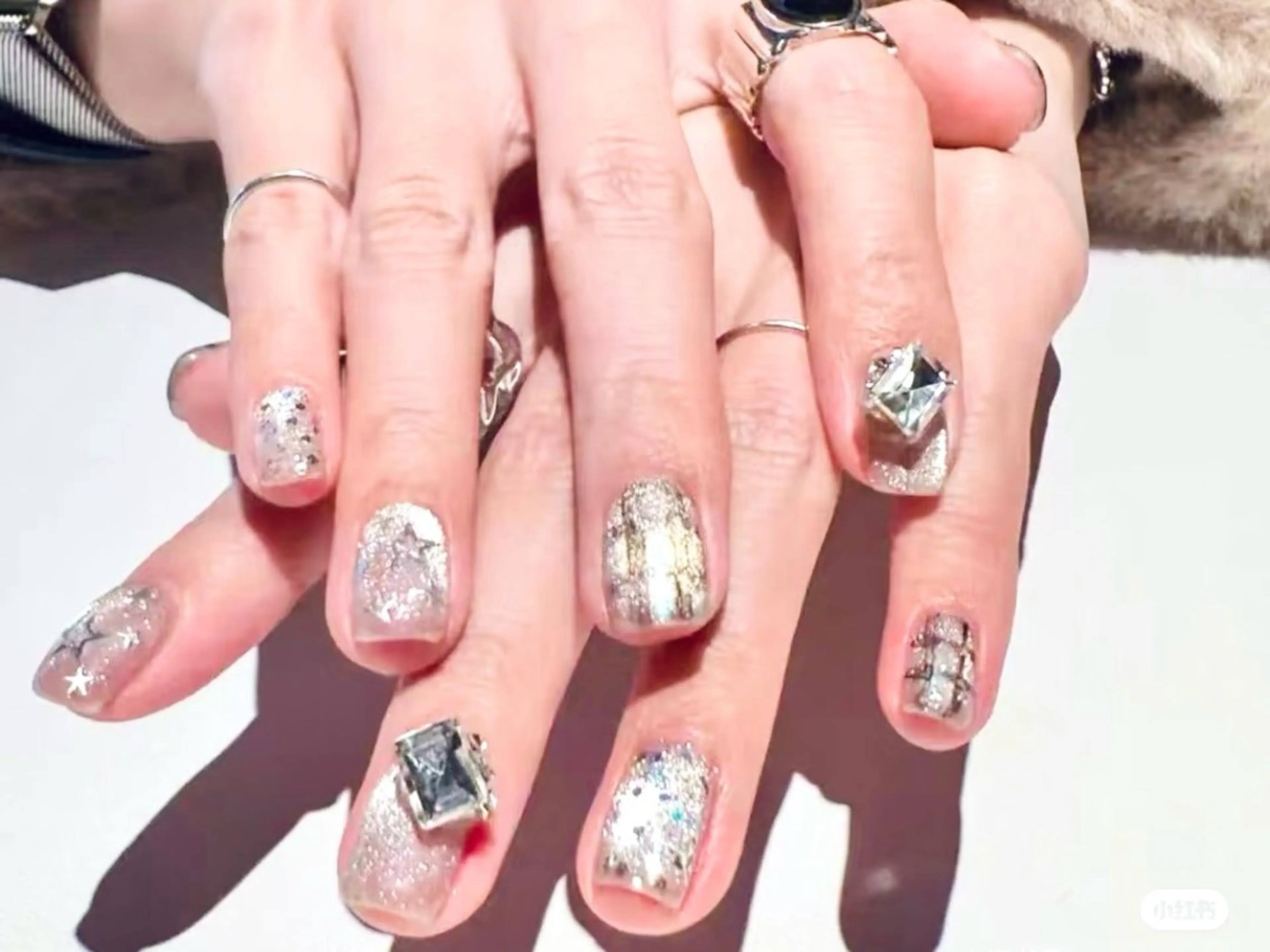 メンズ ネイル ゴージャス キラキラネイル ラメ(グリッター) シルバー ハンドネイル ハンドケア DarkHoney 池袋店のネイルデザイン