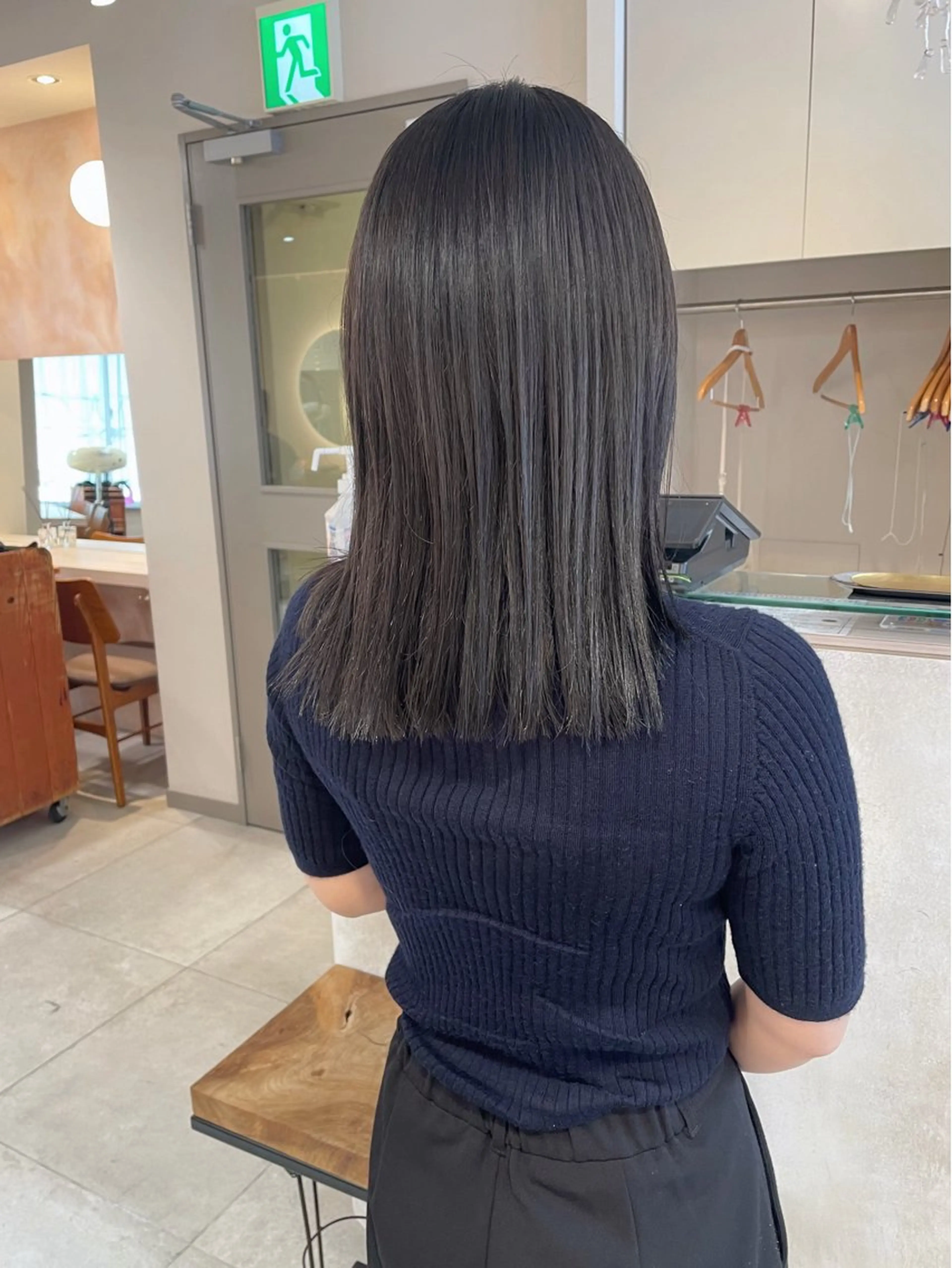 ミディアム カラー 黒髪 透明感カラー グレーブラック カット ヘアカラー トリートメント 切りっぱなしボブ ソノキユウカのヘアスタイル