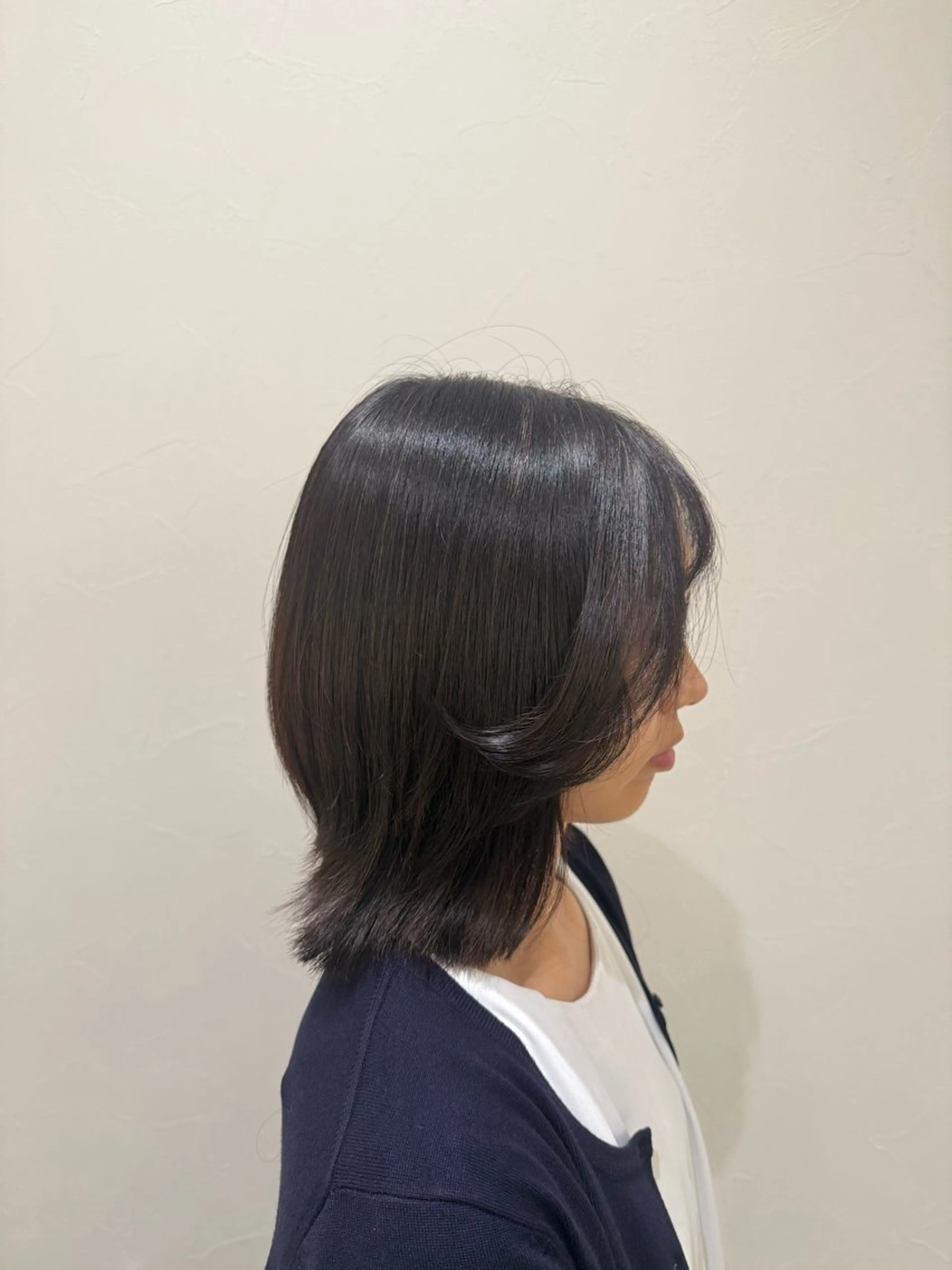 ミディアム レイヤーカット 外ハネヘア CLALA osaendori所属・石井 萌花のヘアスタイル