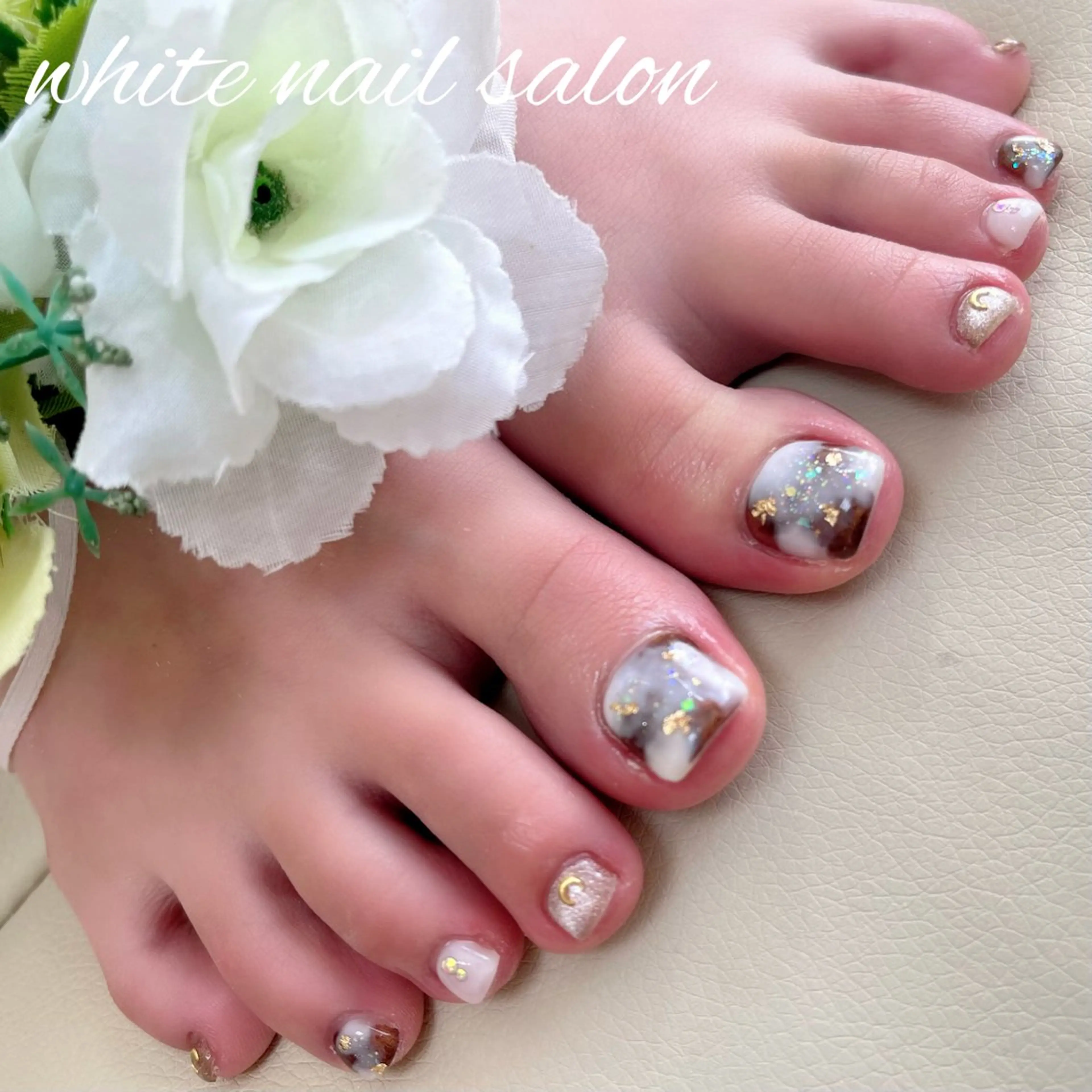 ネイル ラメ(グリッター) フットネイル white nail salonのネイルデザイン