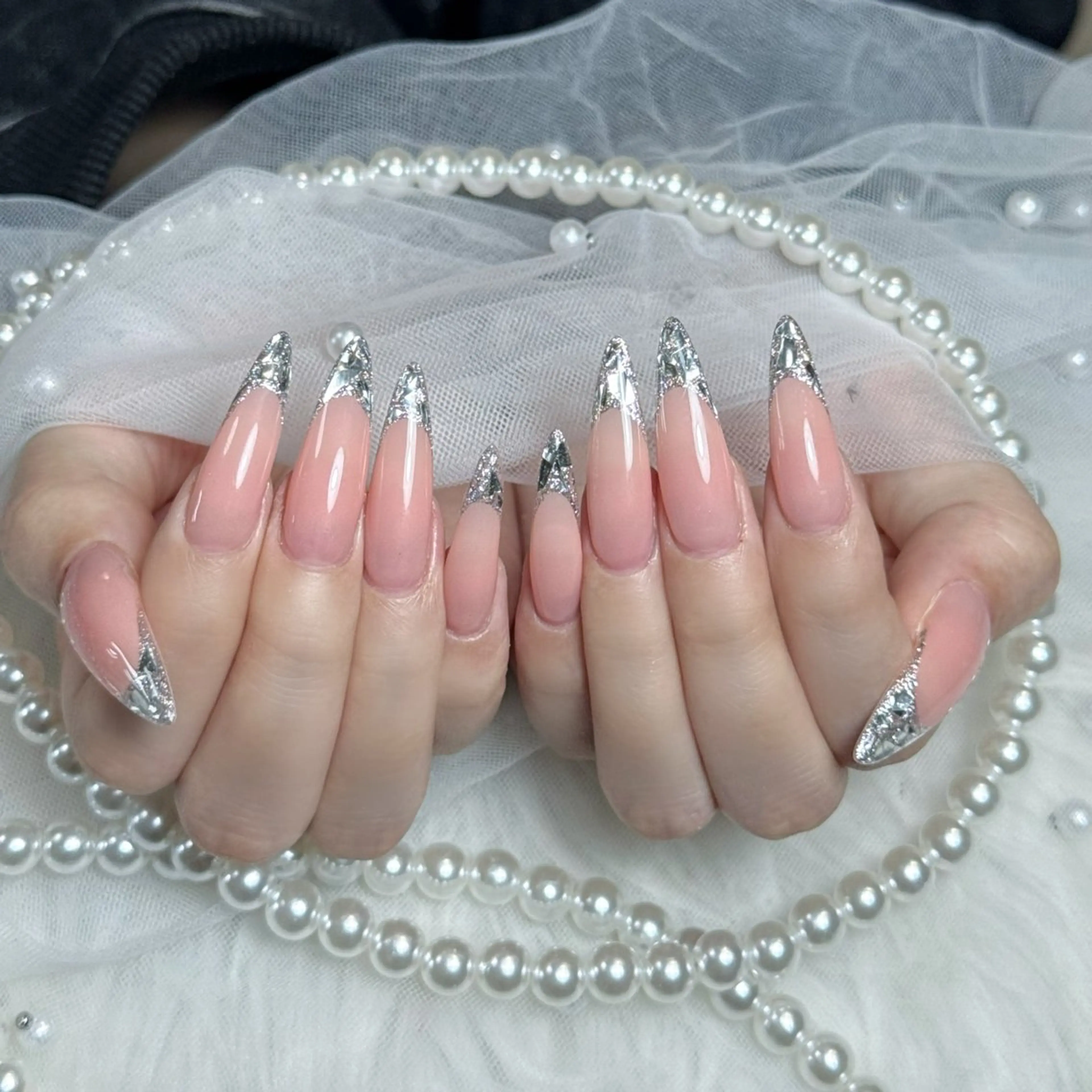 ネイル オーロラネイル ボルドー ブラウン 氷ネイル・うるうるネイル キラキラネイル ハンドネイル Julli NailStudioのネイルデザイン