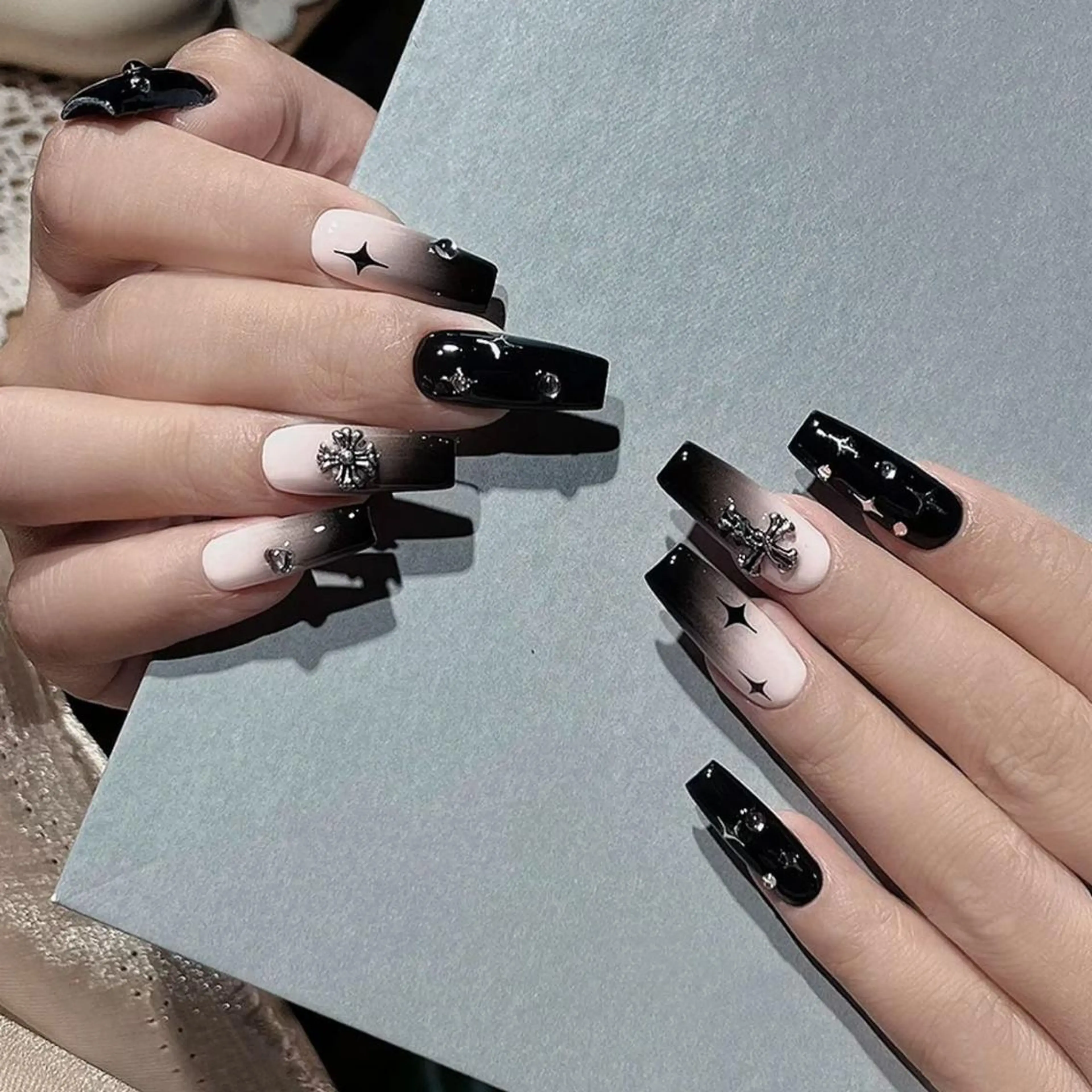 ネイル アートネイル 長さ出し ネイルチップ Queen‘s なんのネイルデザイン