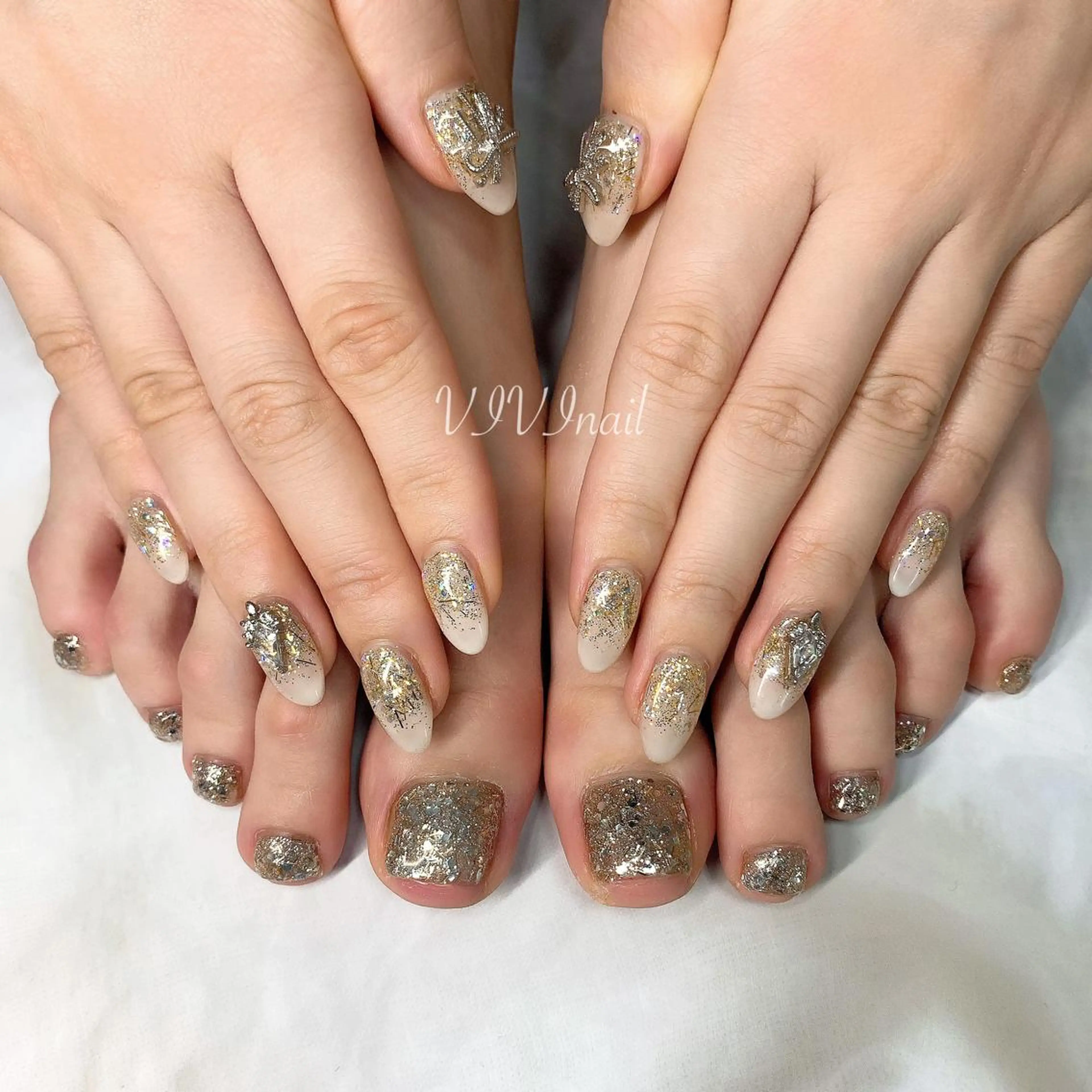 ネイル キラキラネイル ワンカラーネイル フットネイル vivi nailのネイルデザイン