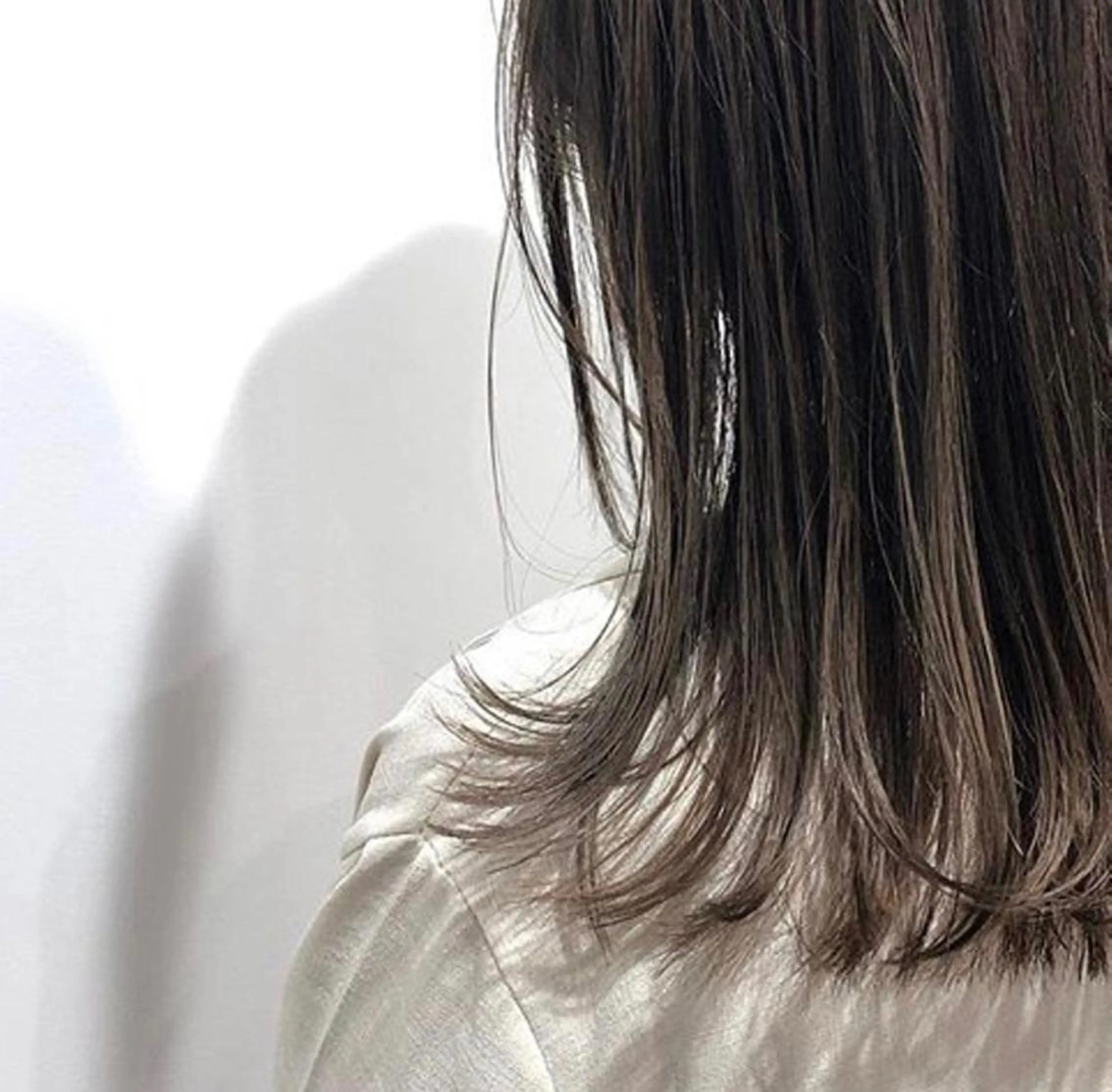 ミディアム カラー 🟢ウルフ／スパイラ ルパーマ／大西🟢のヘアスタイル