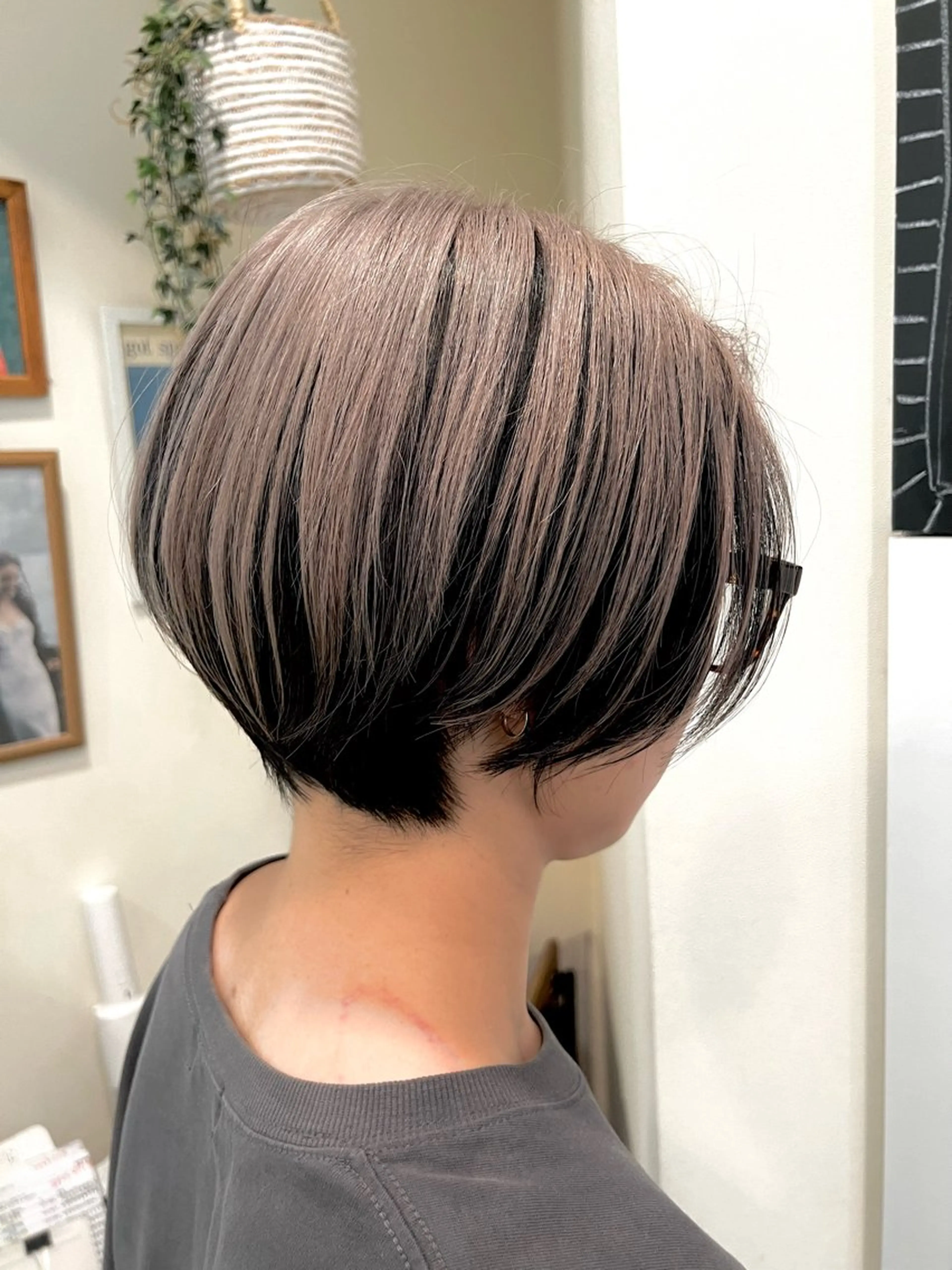 ショート カラー ハンサムショート ブロンド ショートヘア 顔周りレイヤー カット❄️石川瑠青のヘアスタイル