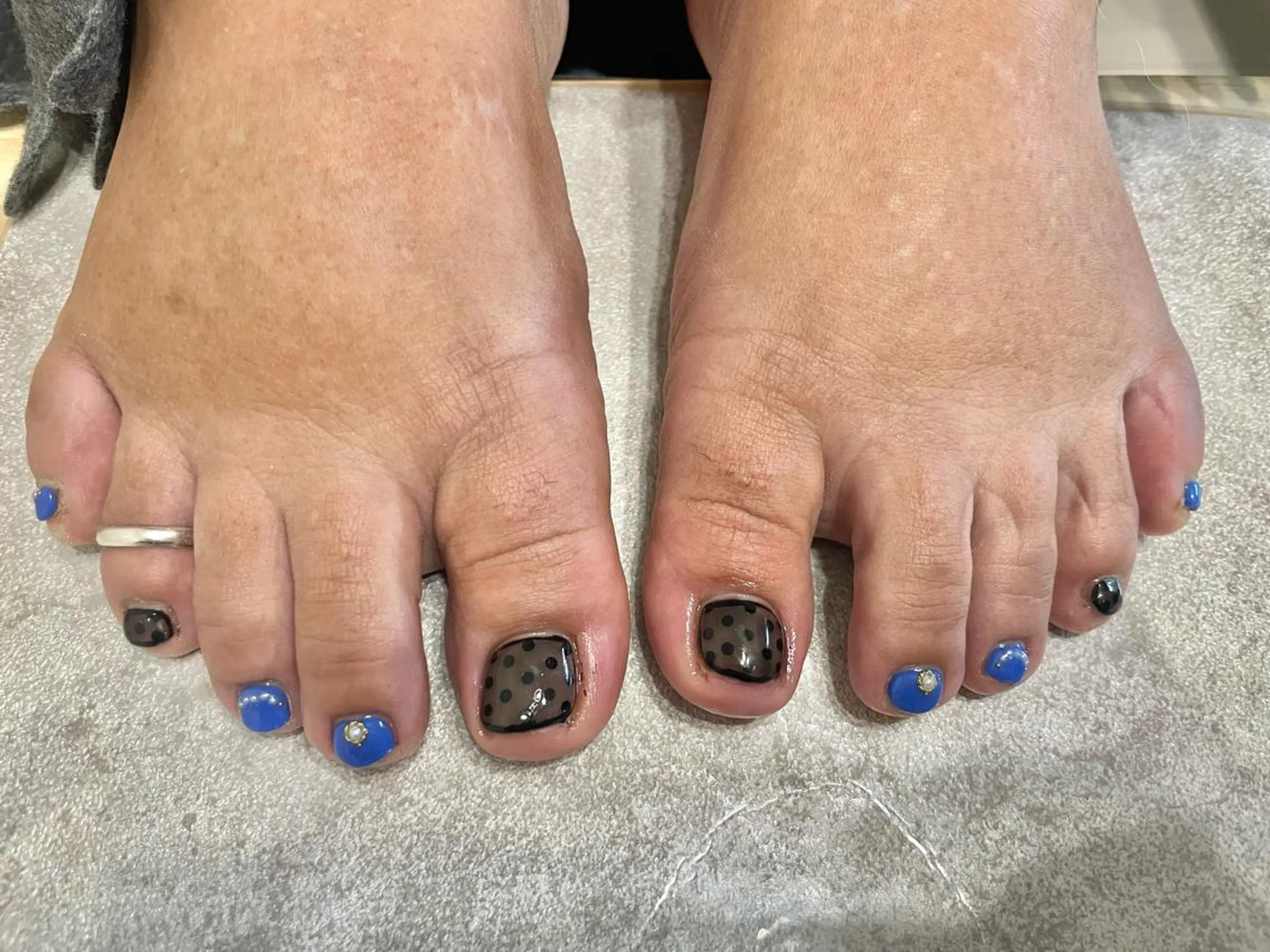 ネイル ブルー ドット フットネイル ジェルネイル 持ち込み BLANCEnail所属・BLANCnail yuuのネイルデザイン