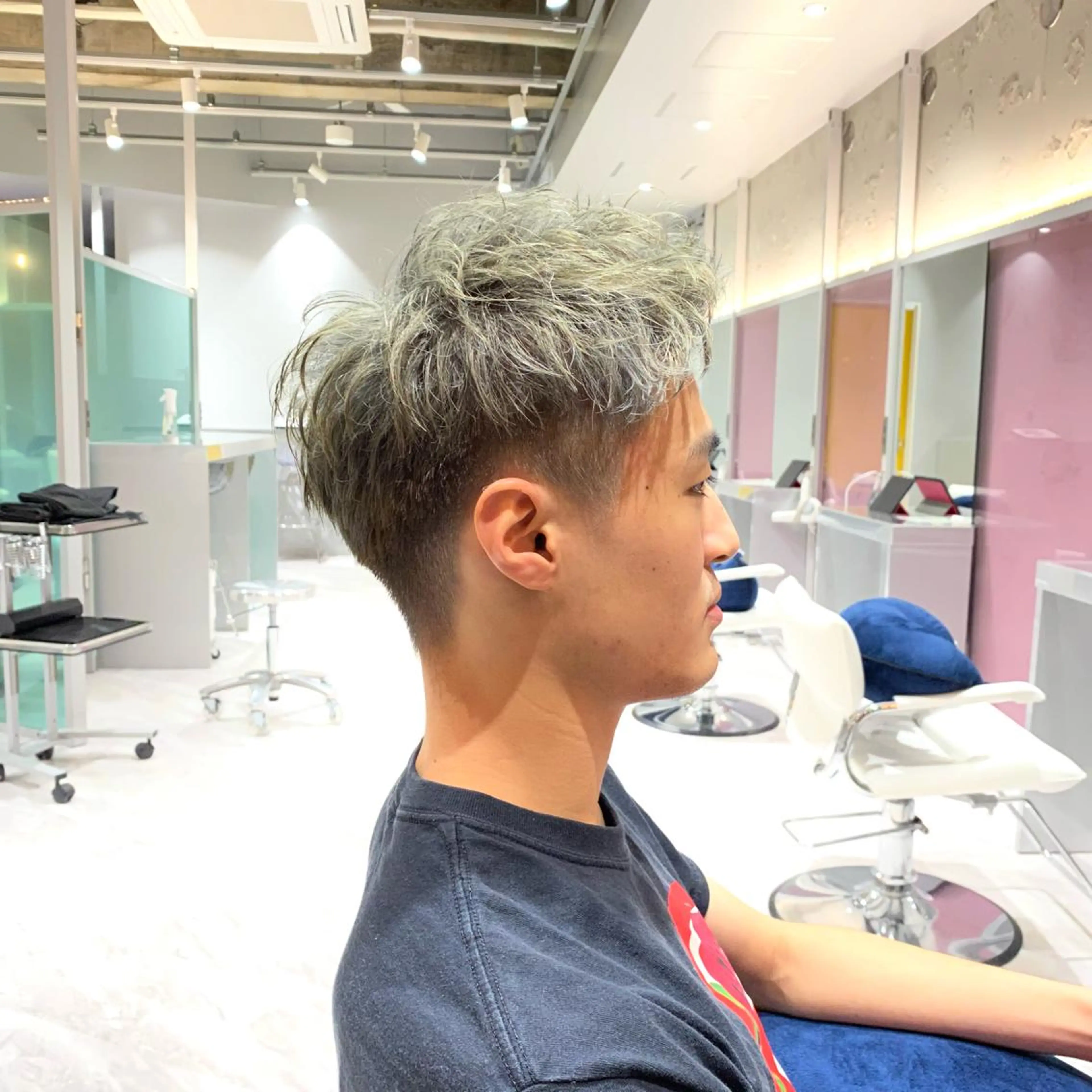 ショート カラー メンズ メンズブリーチ フェードカット メンズハイトーン ブリーチ ハイトーンカラー Riganuts池袋 Hayato✂︎のヘアスタイル