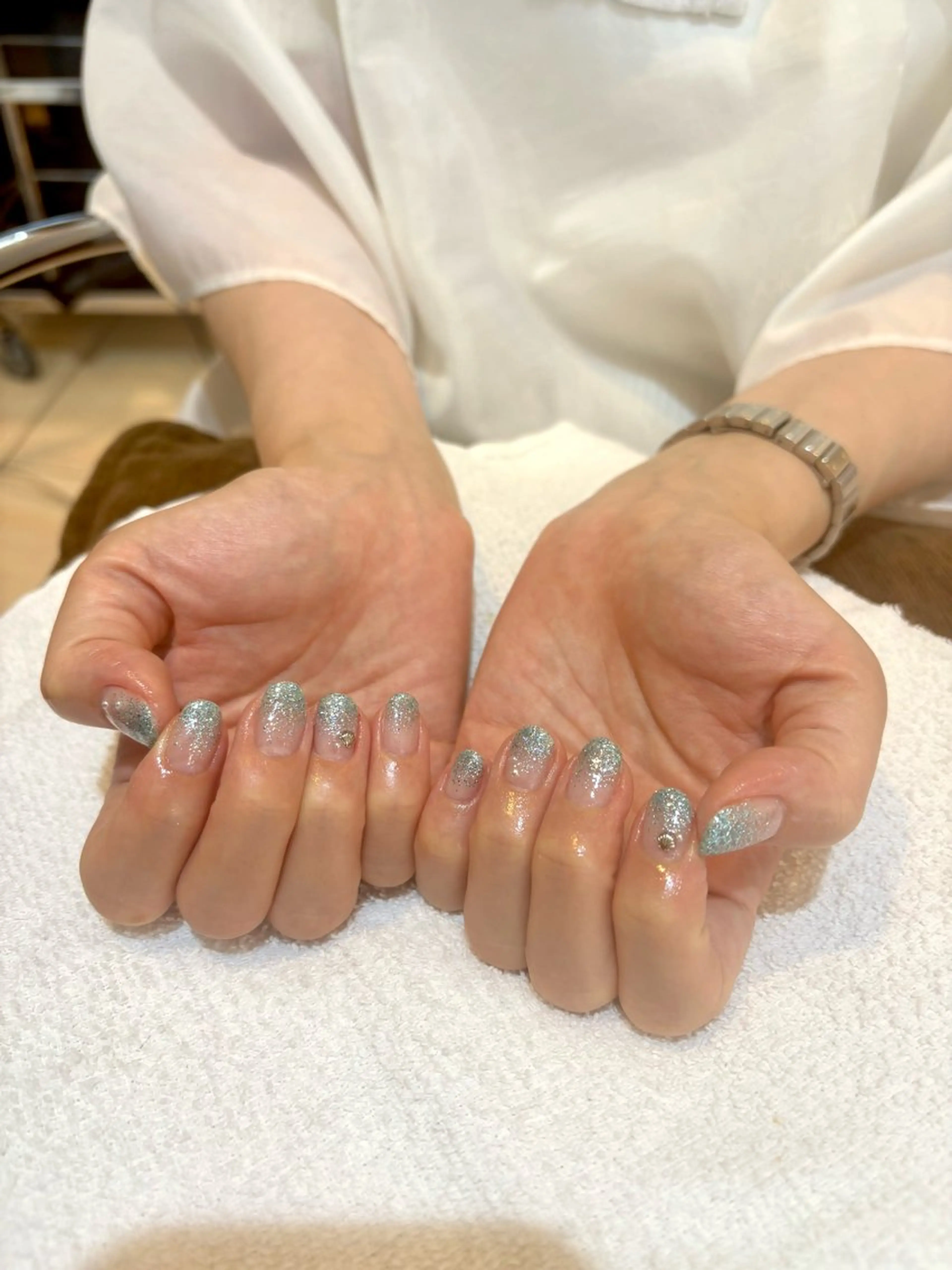 ネイル グラデーション ラメ(グリッター) ラメグラデーション ハンドネイル Of  hair宮崎台店所属・菊池 菜月のヘアスタイル