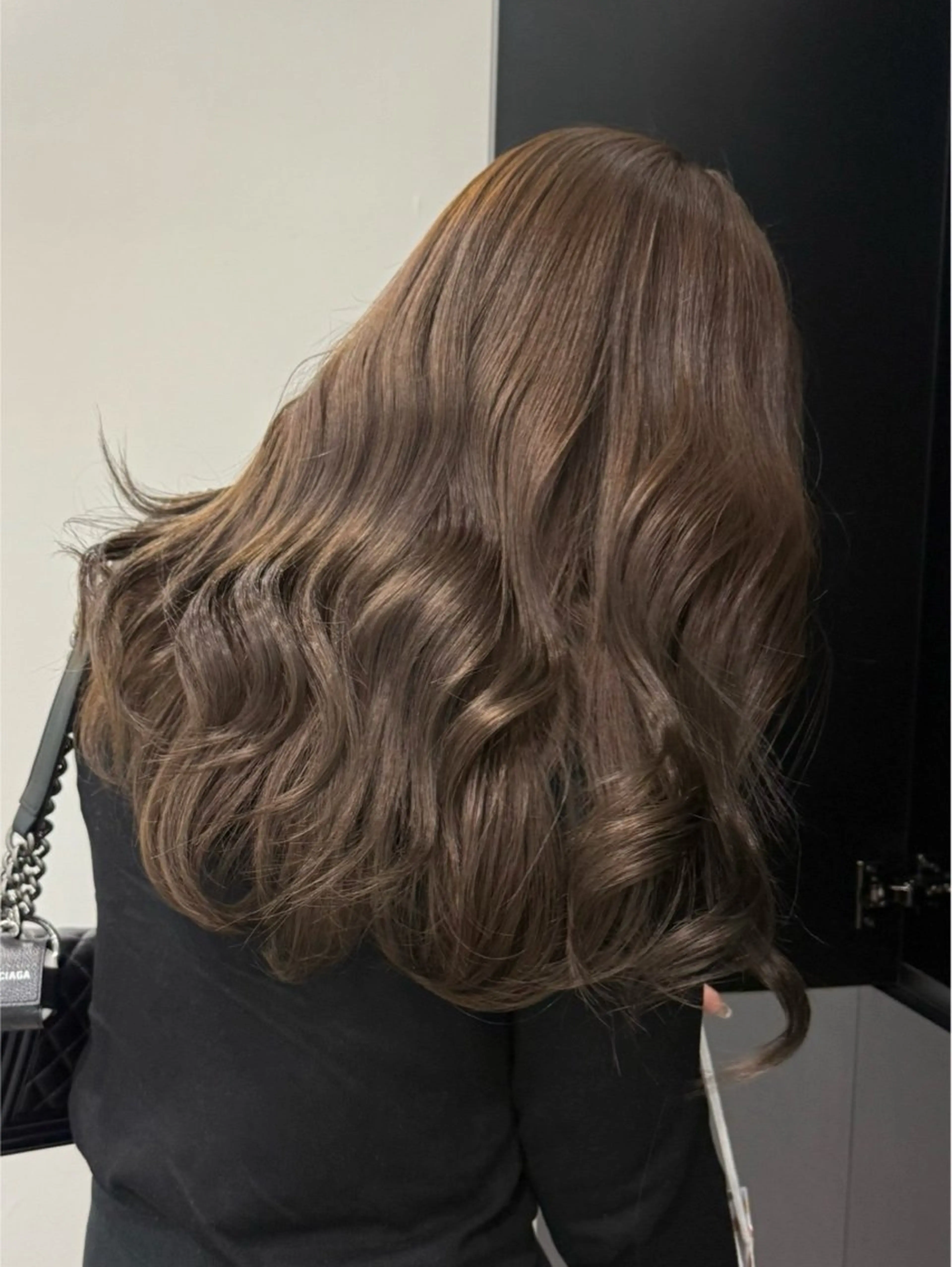 セミロング カラー アッシュ ベージュカラー ブリーチ ブリーチなしカラー カット ヘアカラー era所属・azumi/ボブ/暖 色/オリーブ/縮毛のヘアスタイル