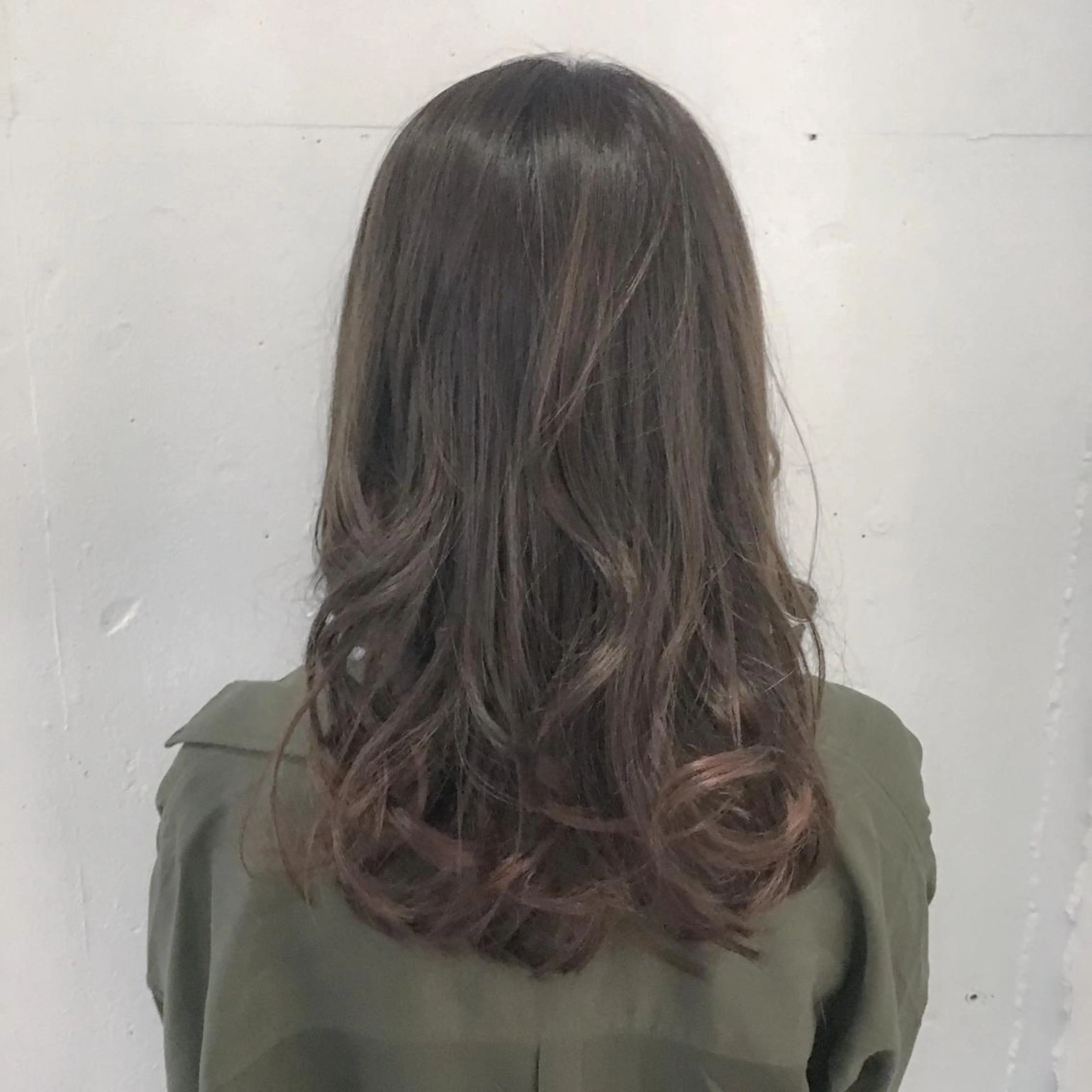 ロング カラー アッシュ オリーブアッシュ トミタ アツシのヘアスタイル