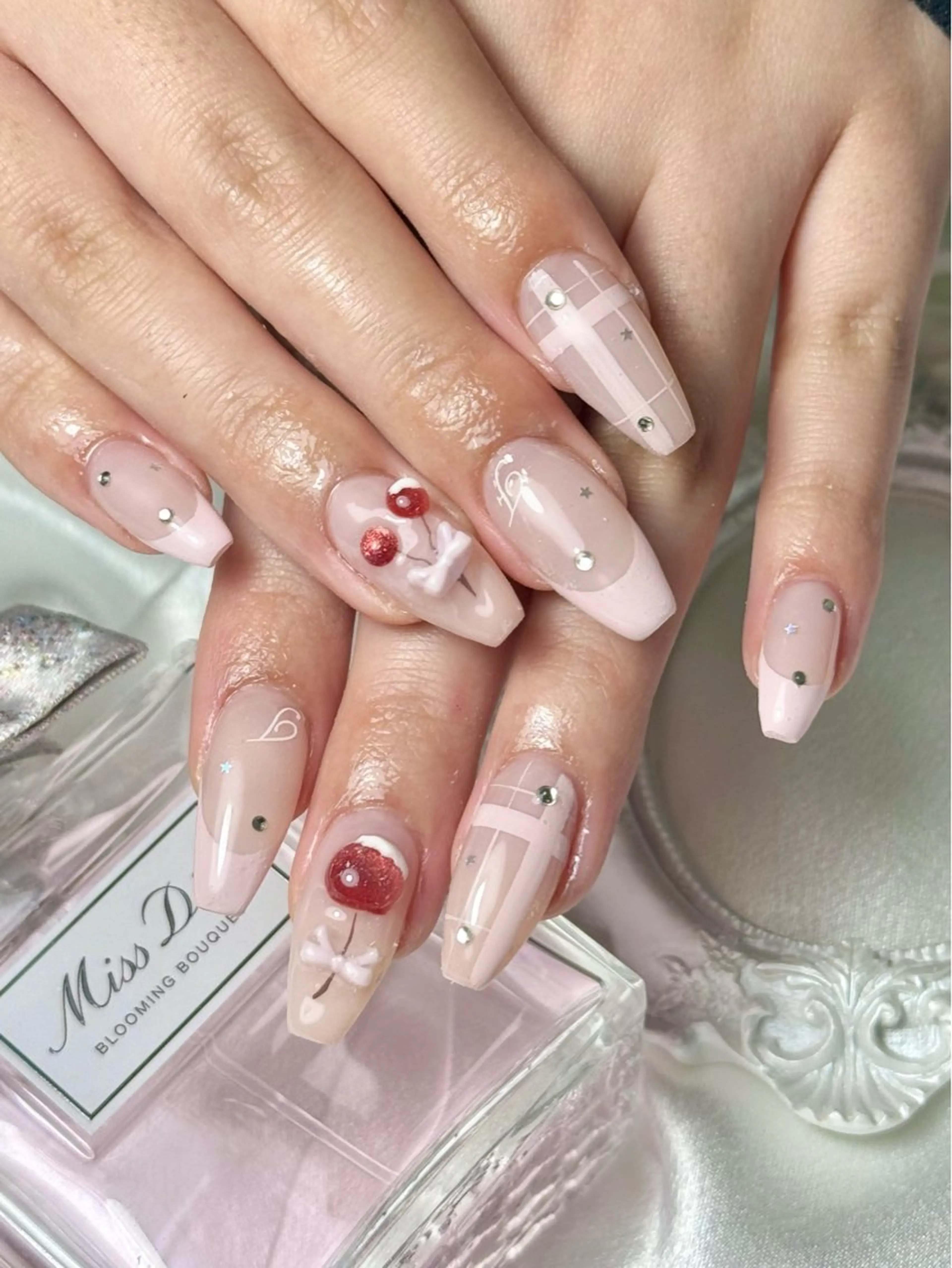 ネイル ハンドネイル ルシイ🎀新宿長さ 出しパーツ専門店のネイルデザイン