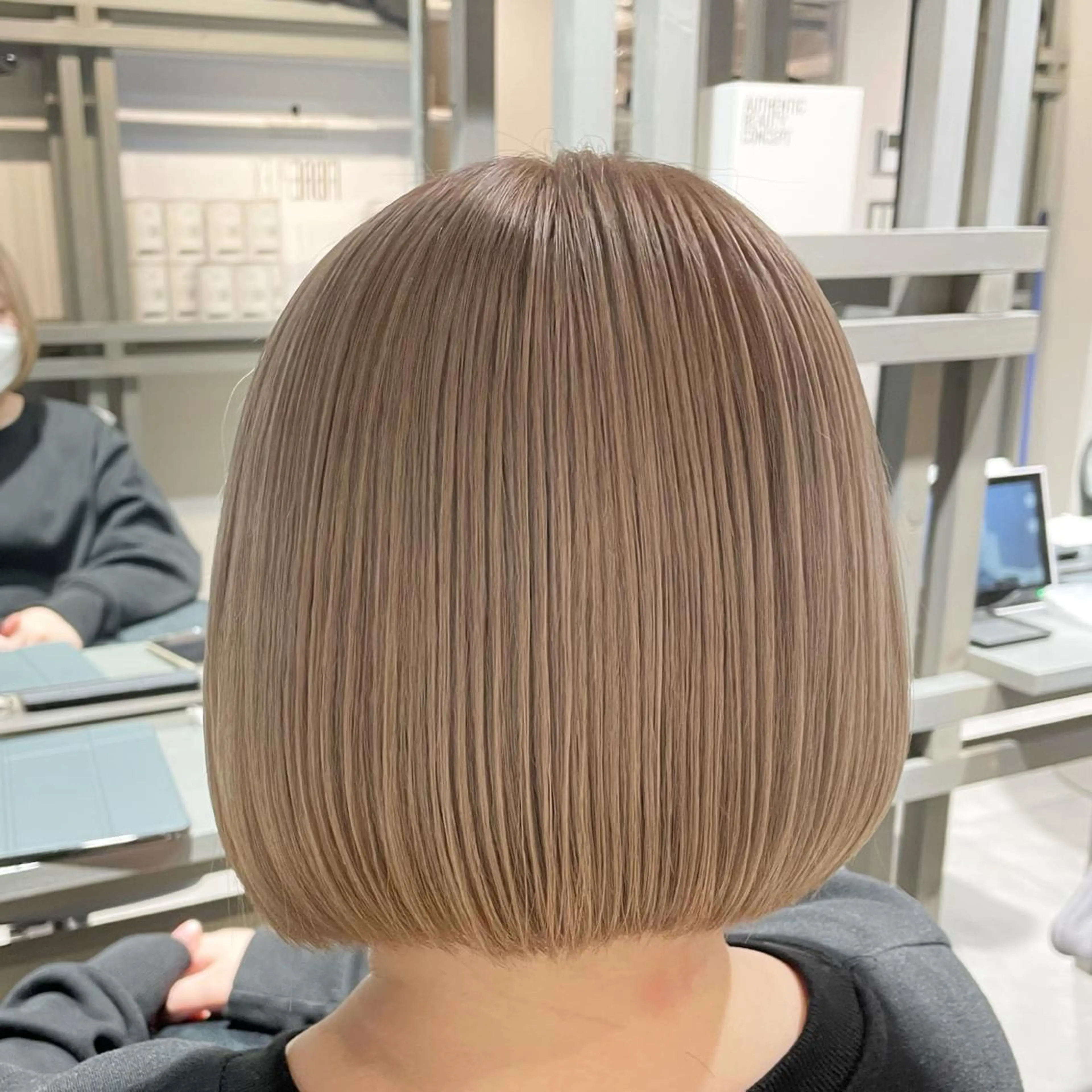 ショート カラー ブロンド ヘアカラー ブリーチ👩‍🦳/ ‪✂︎MANAMIのヘアスタイル