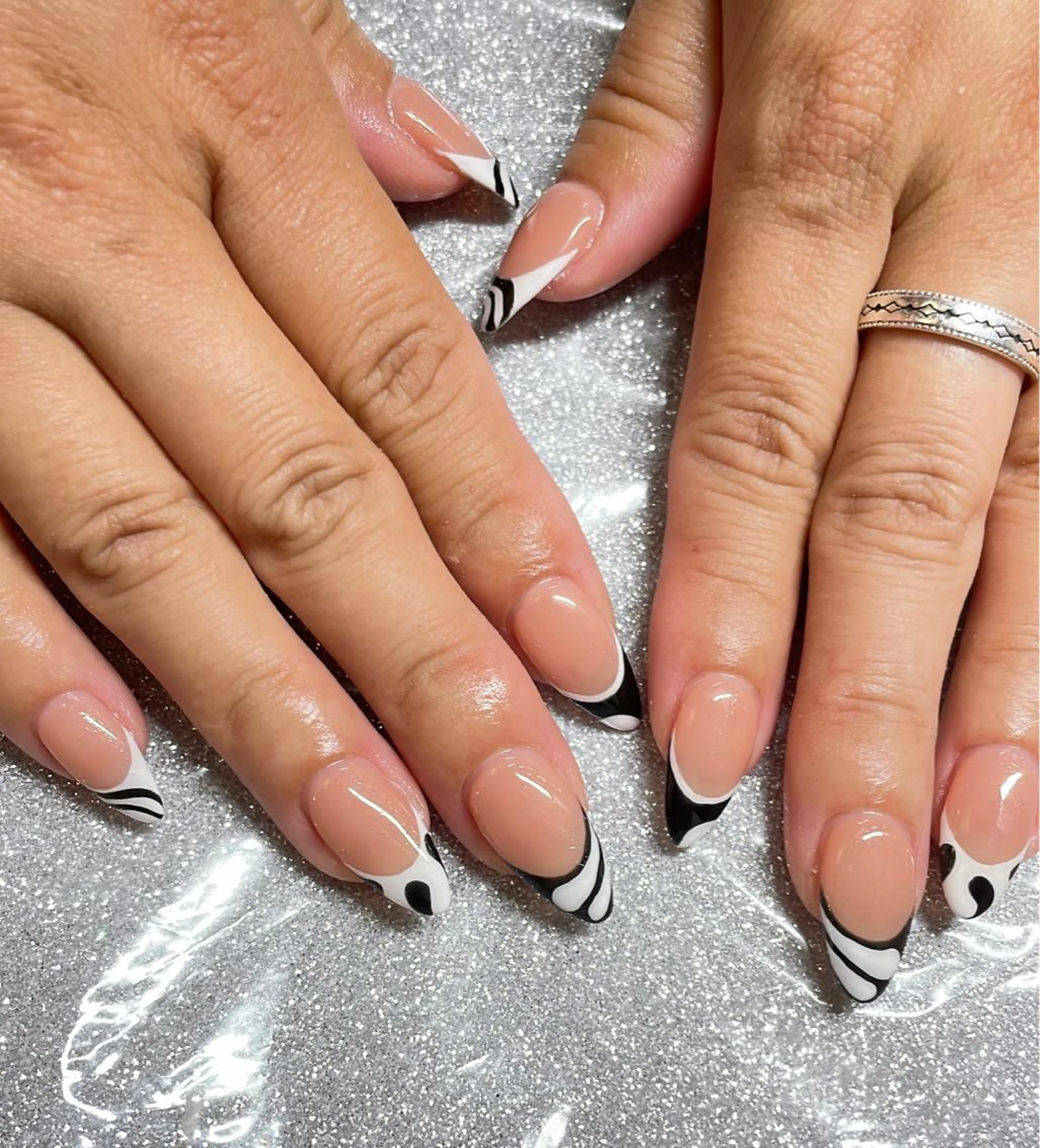 ネイル ハンドネイル VIERU 🌈🎀💖のネイルデザイン